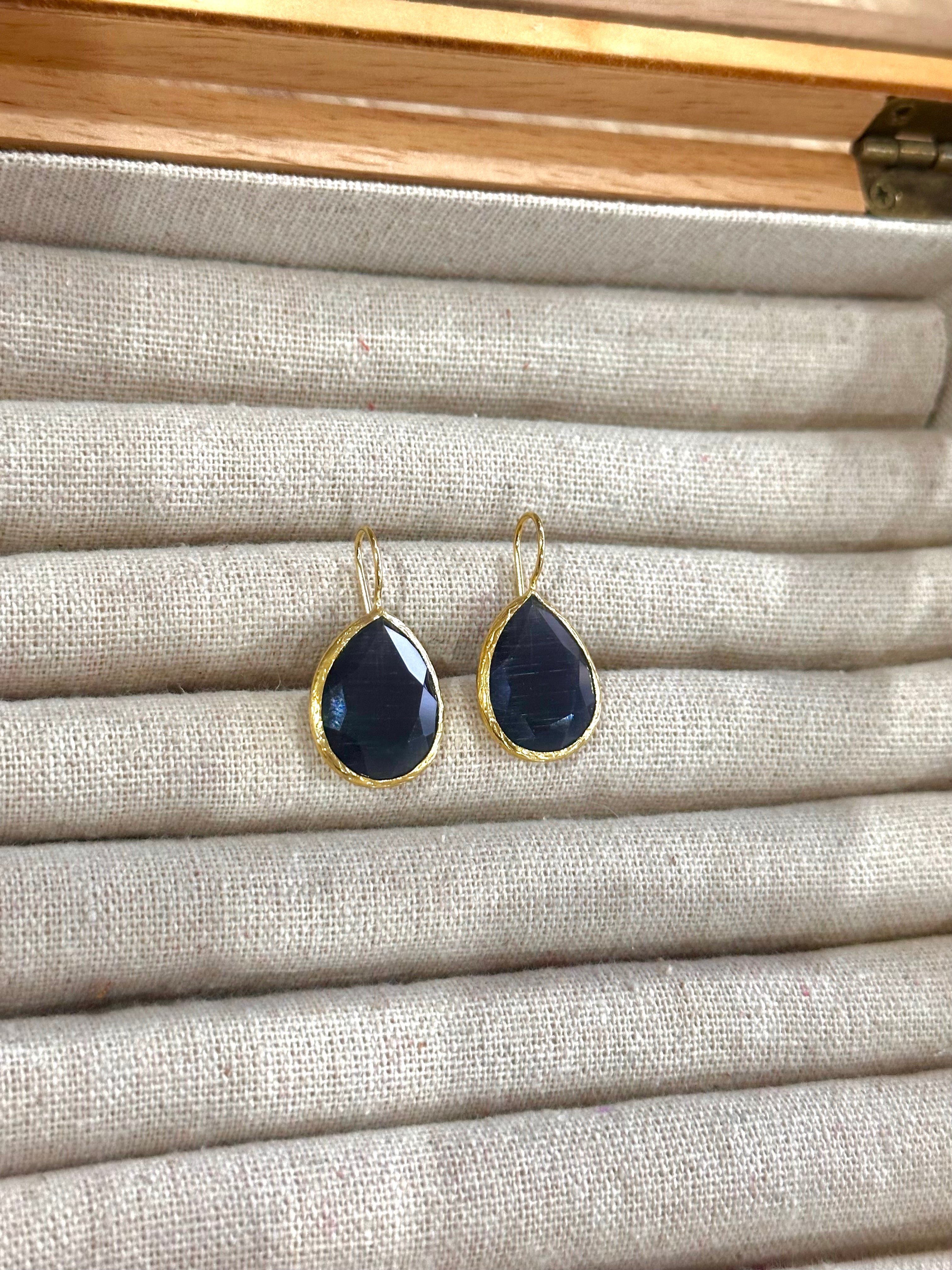 Pendiente lagrima negro