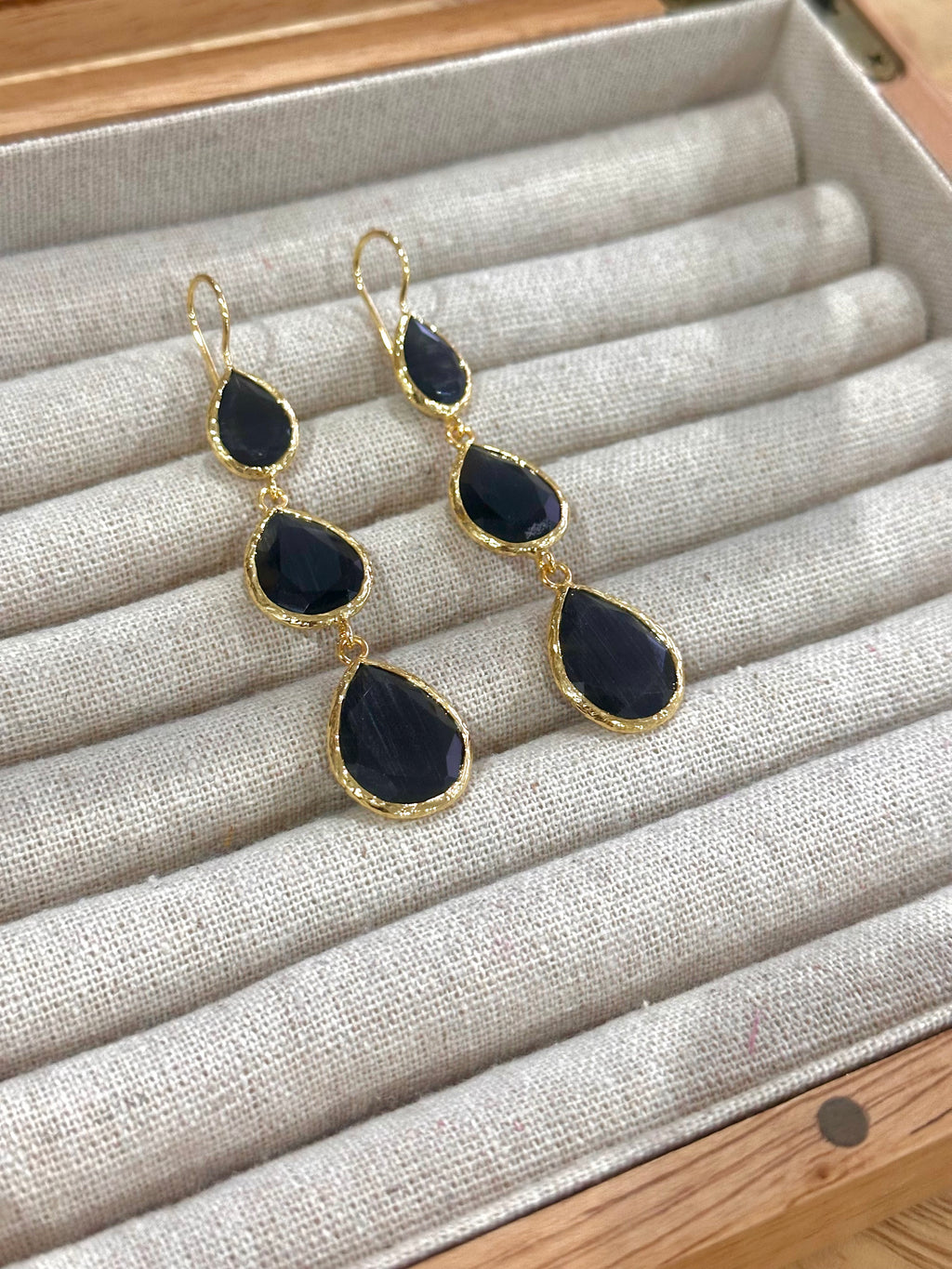 Pendientes lágrima triple negro