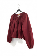 Blusa Abullonada Burdeos