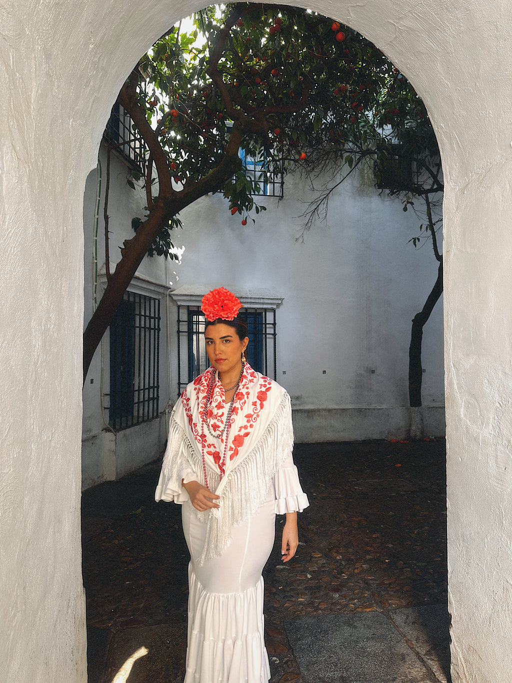 Mantoncillo Fantasía Blanco bordado Coral