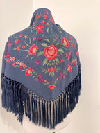 Mantoncillo Clavelines Azul Grisáceo bordado pastel