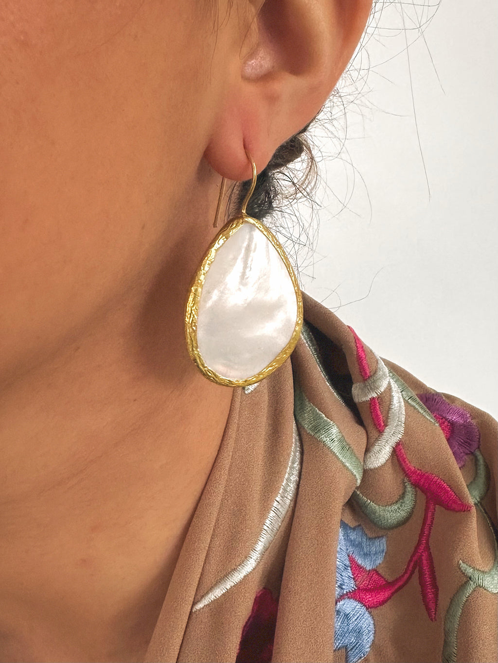 Pendientes gota nacarado