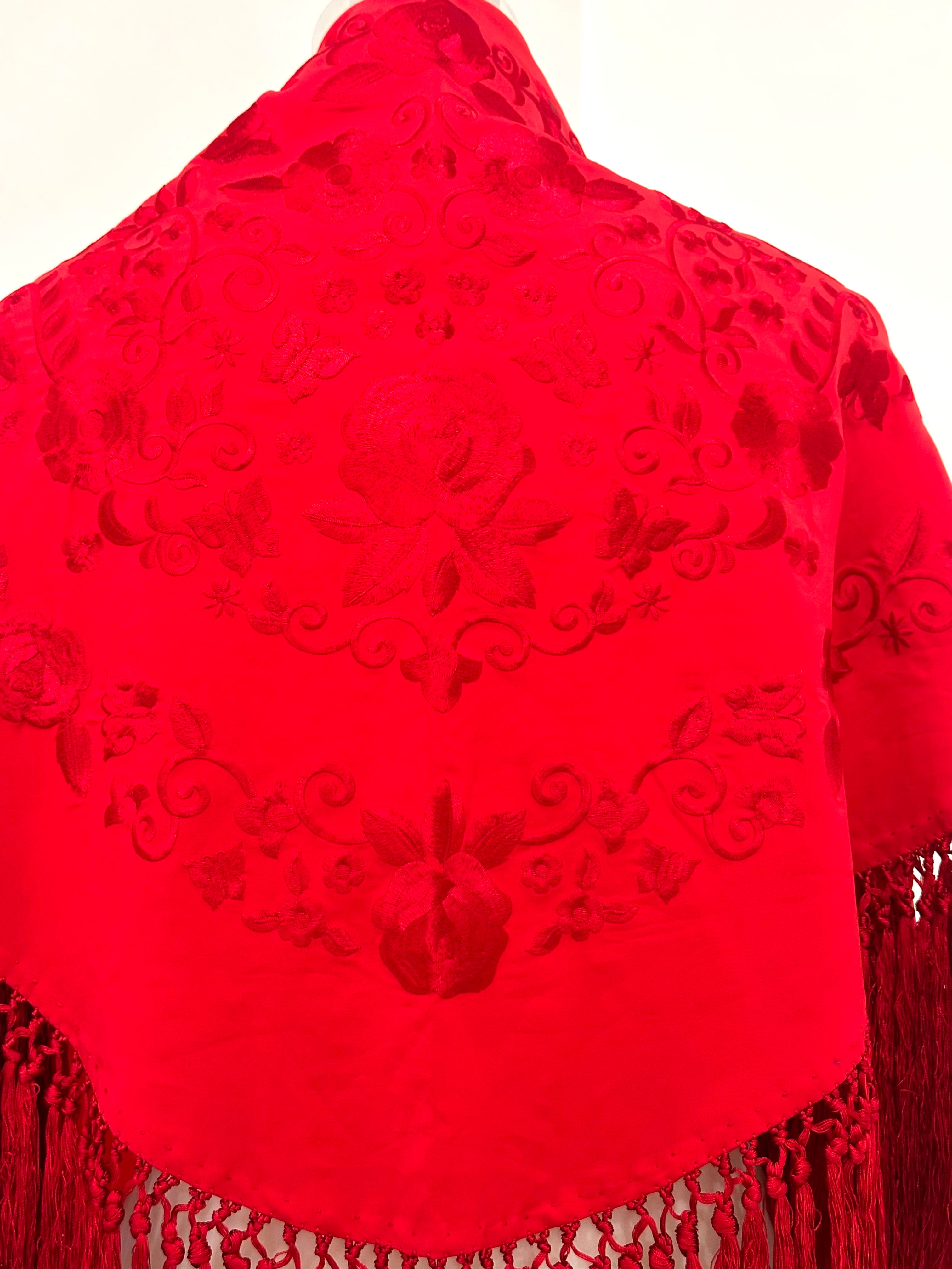Mantoncillo Fantasía Rojo Bordado al tono