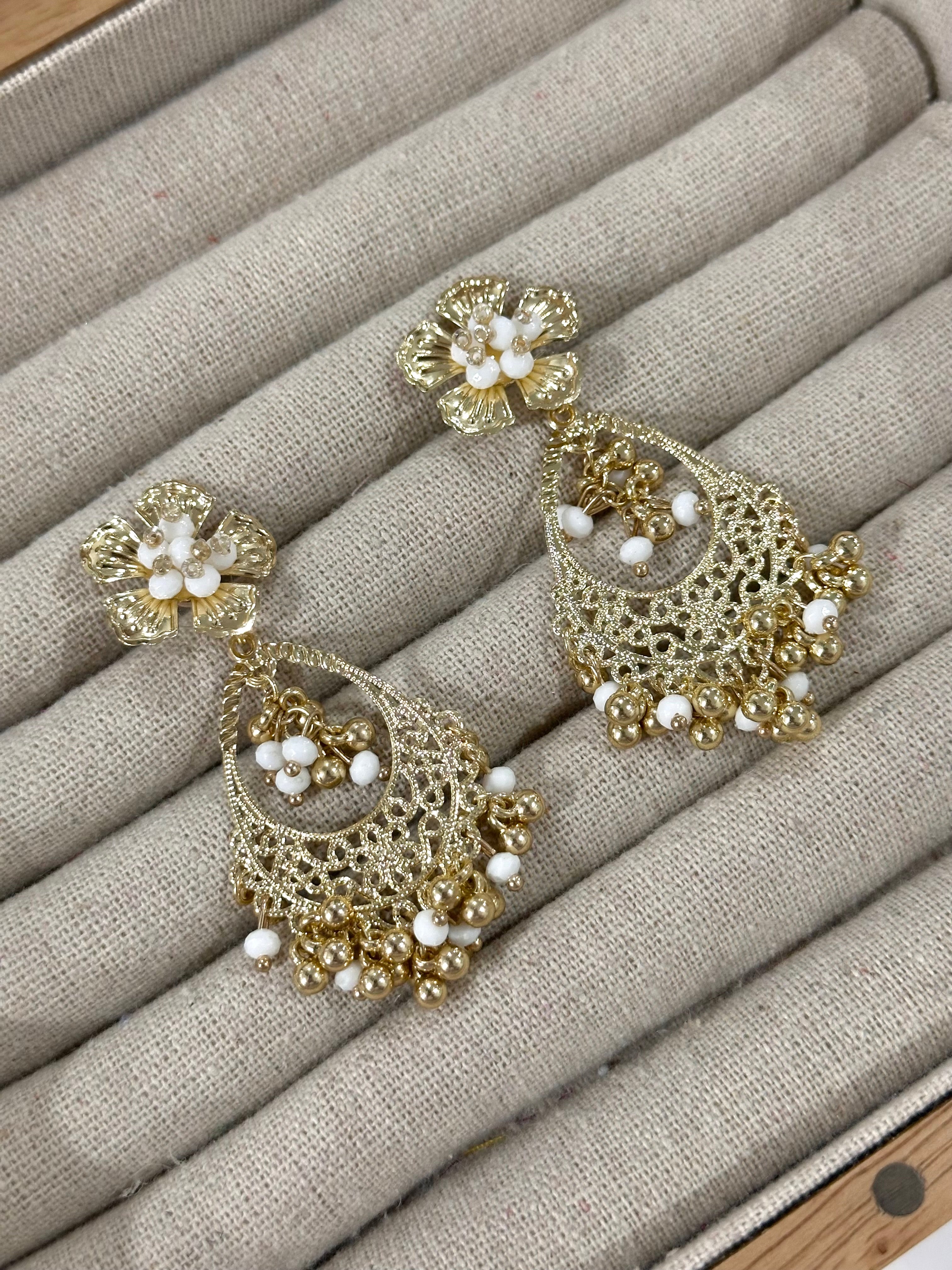 Pendientes Claudia blanco