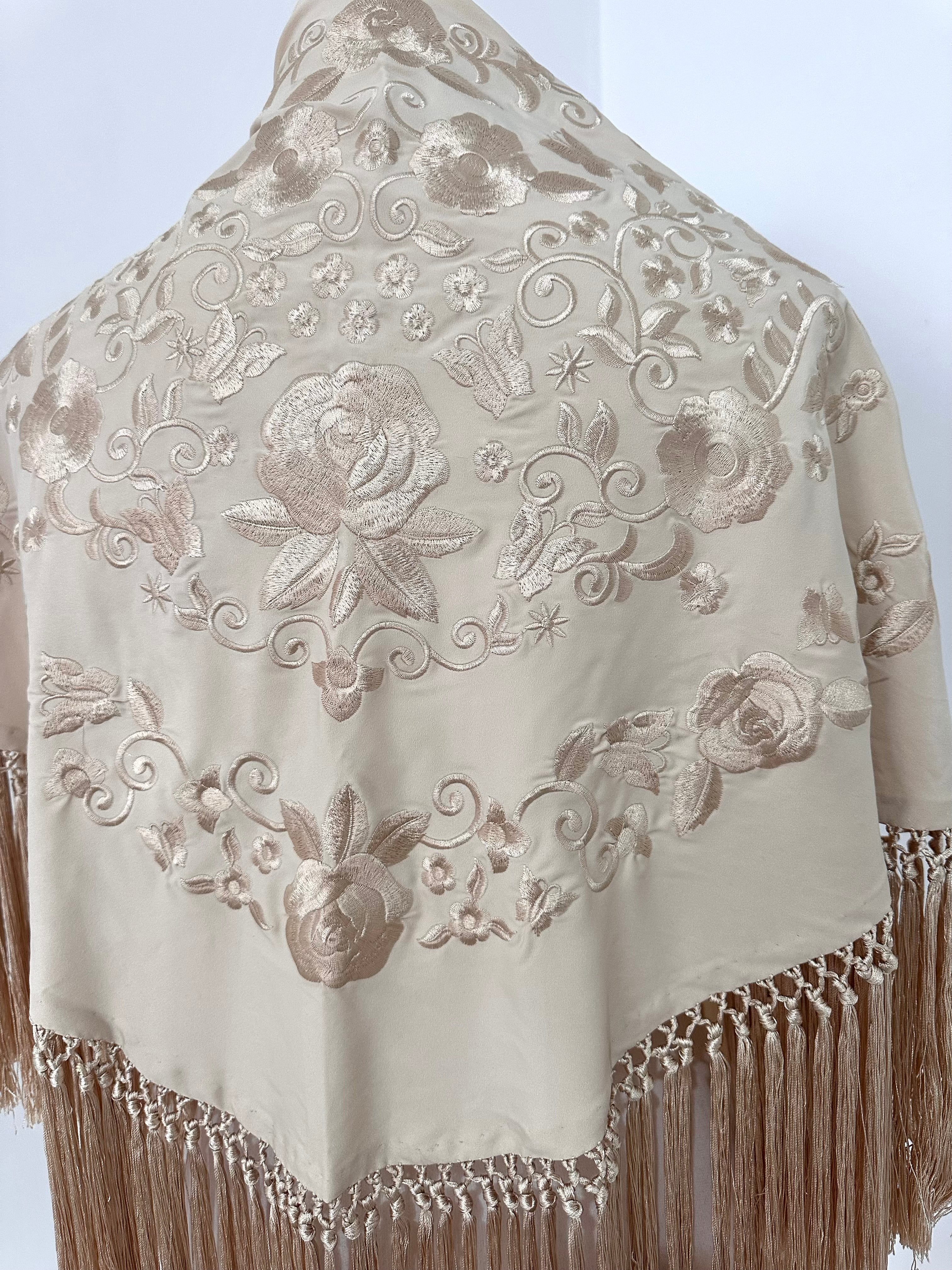 Mantoncillo Fantasía Marfil Fleco corto