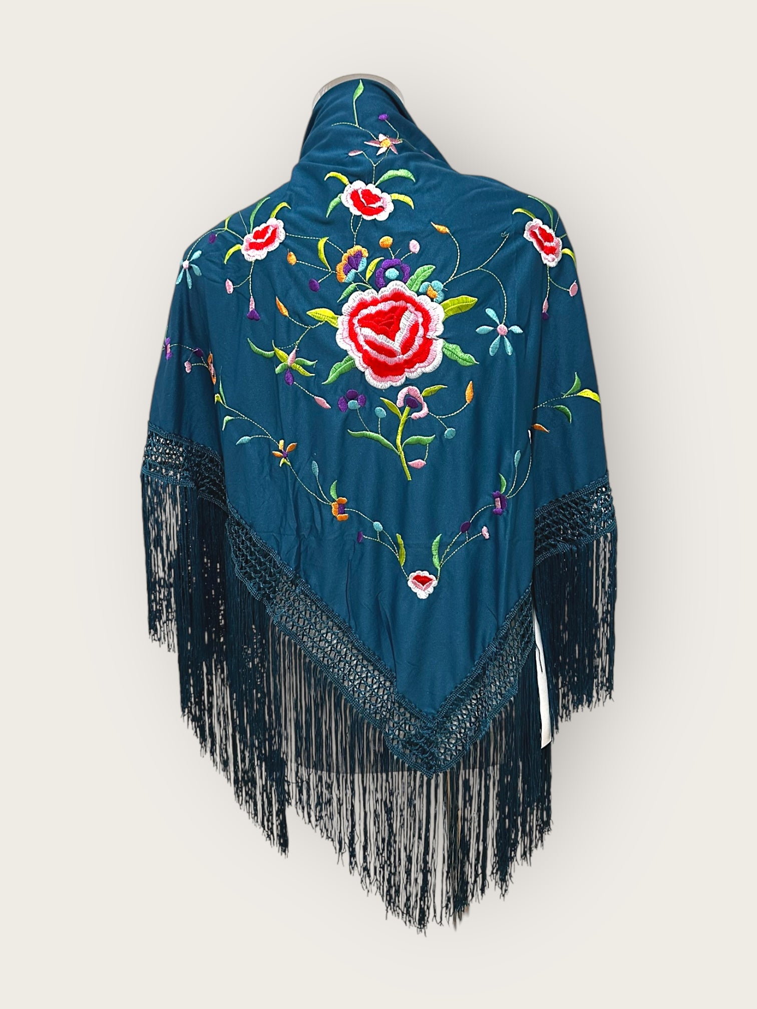 Mantoncillo Petróleo bordado color