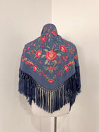 Mantoncillo Clavelines Azul Grisáceo bordado pastel