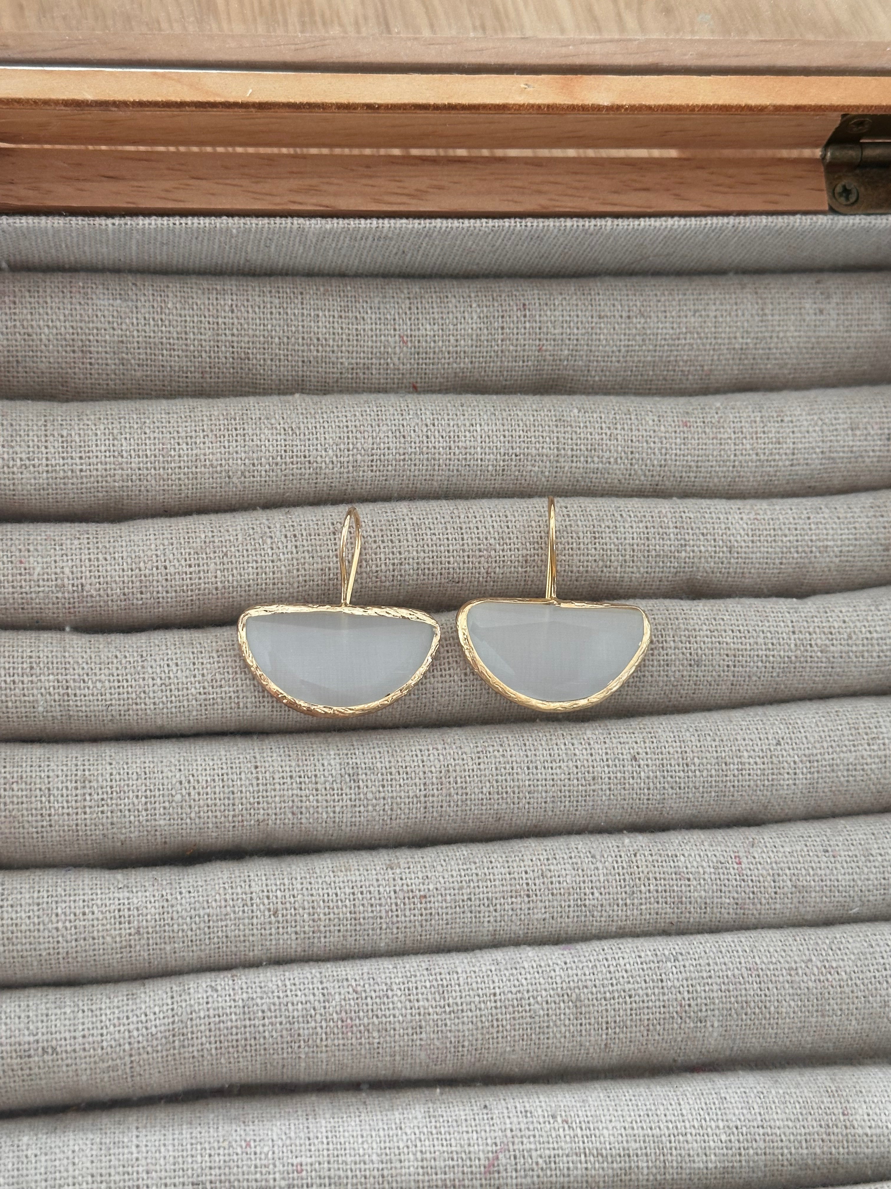 Pendientes Afrodita big blancos