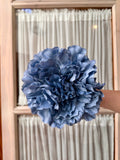 Peonia grande azul grisaceo