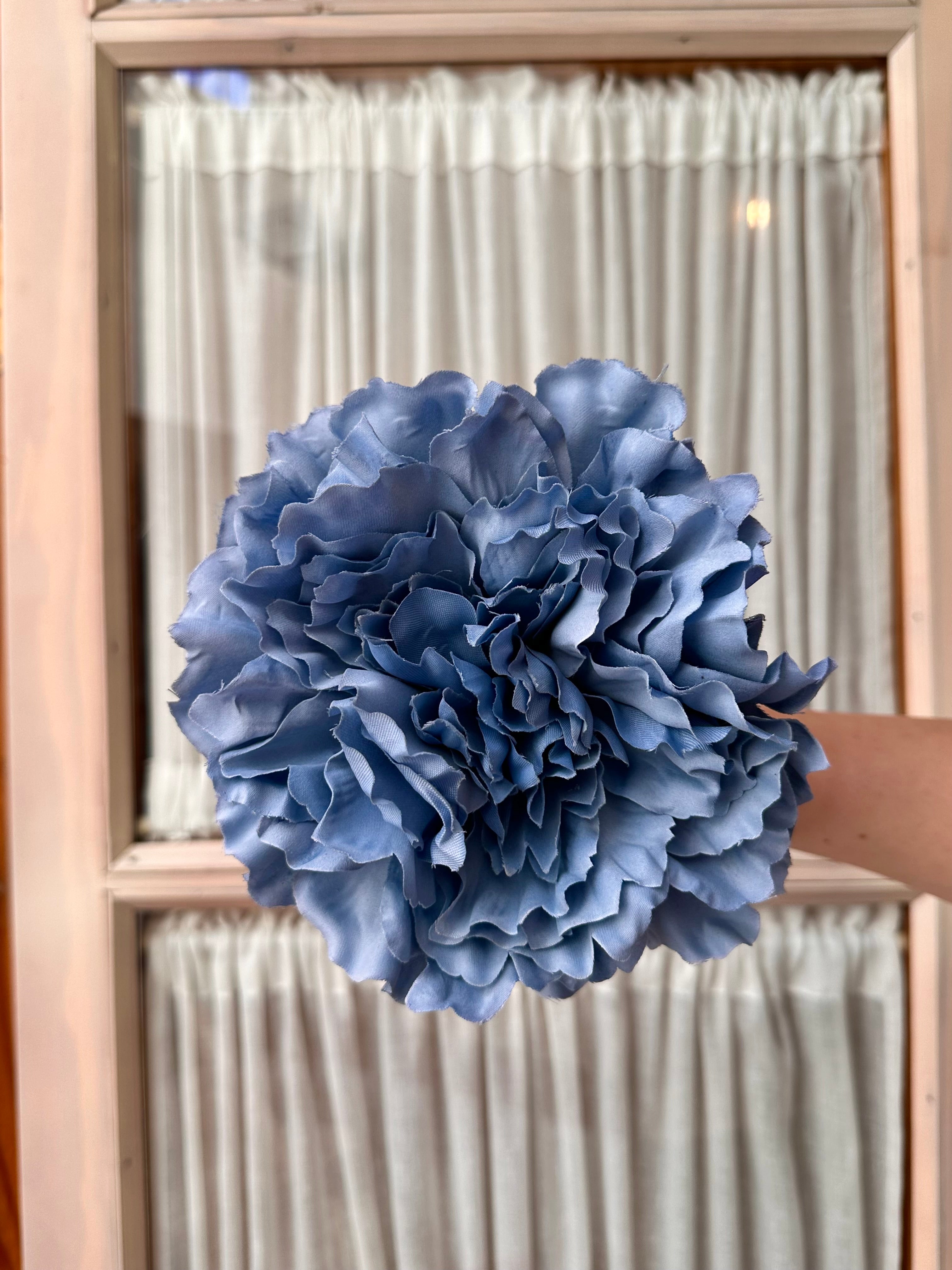 Peonia grande azul grisaceo