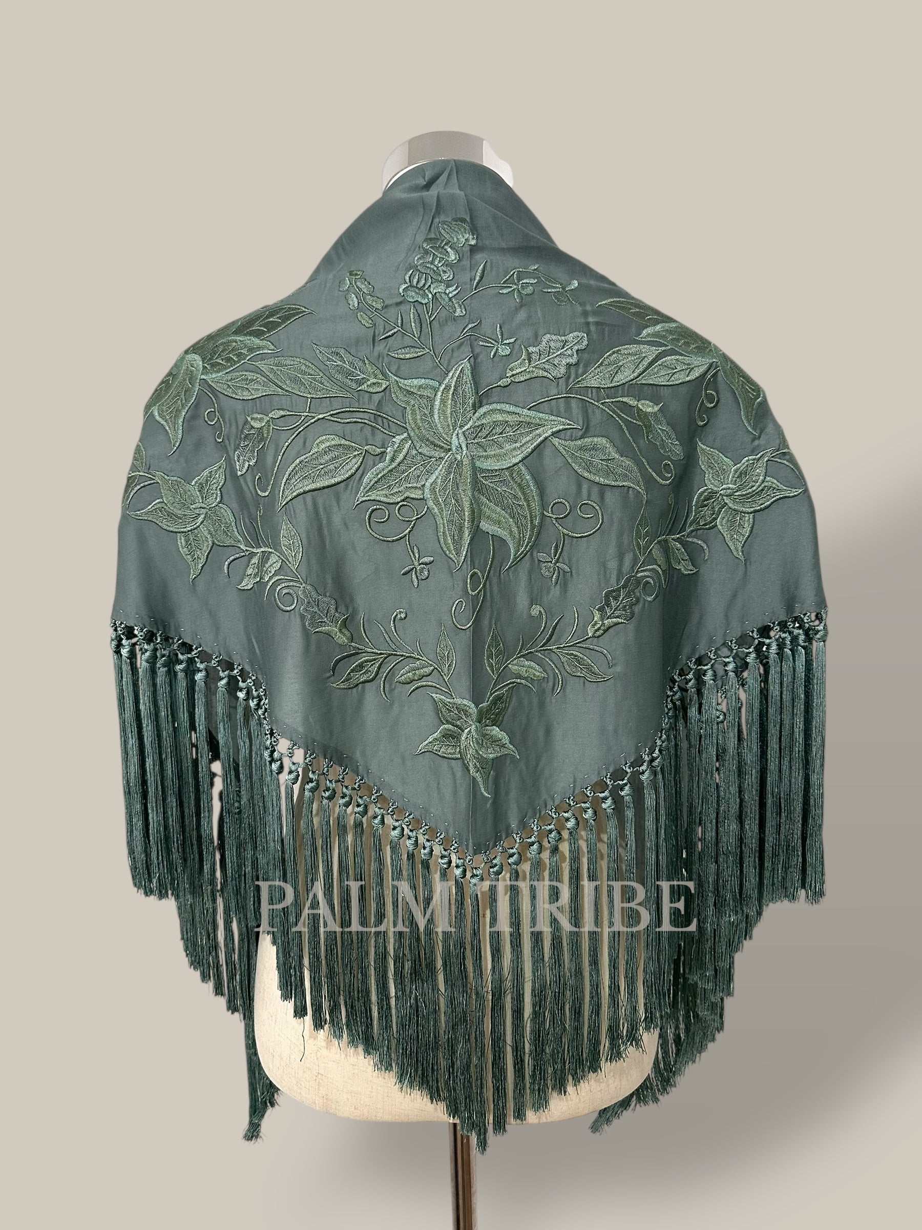 Mantoncillo Lirio Verde Jabonoso oscuro 100% seda