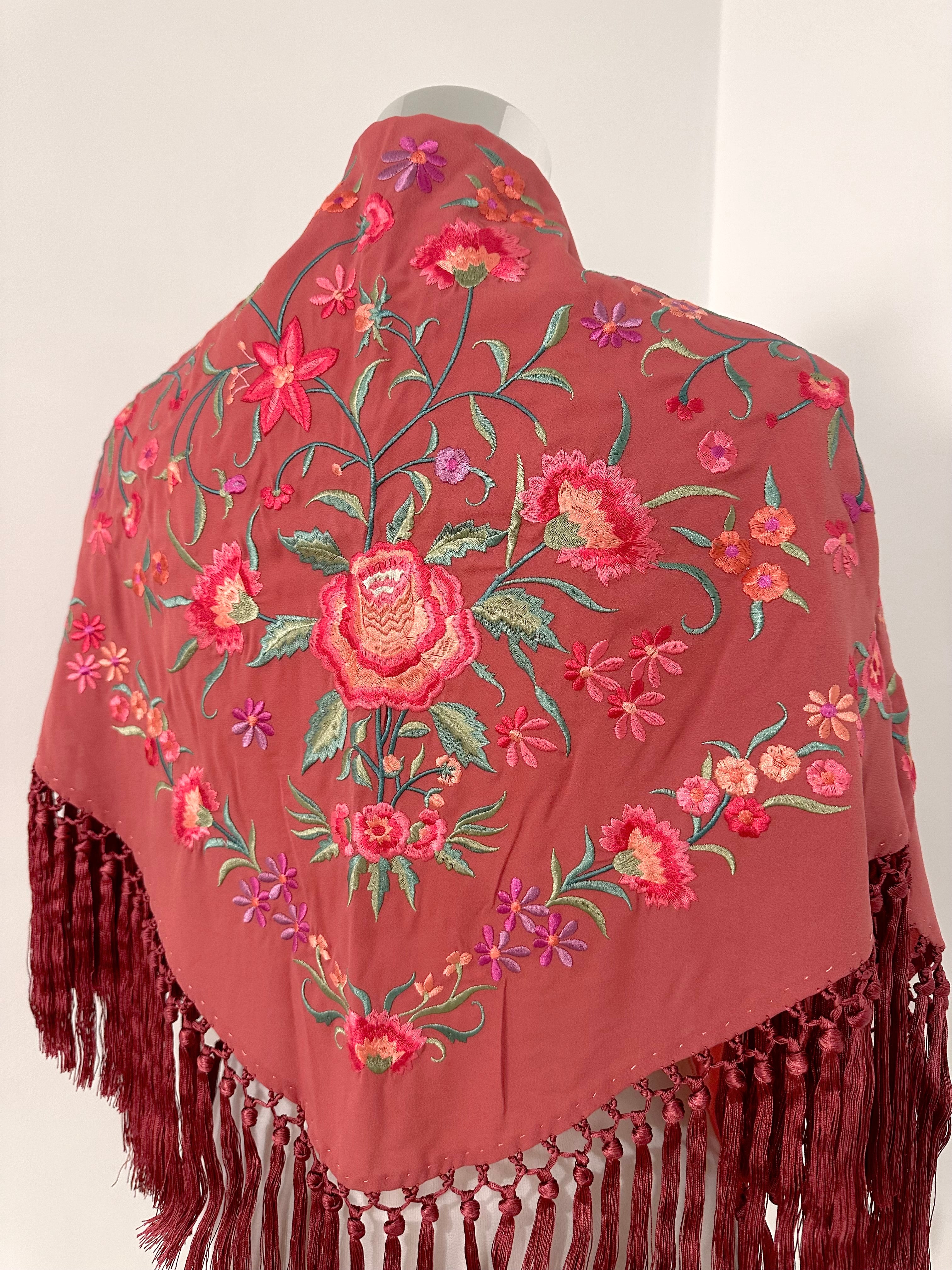 Mantoncillo Clavelines Salmón bordado pastel