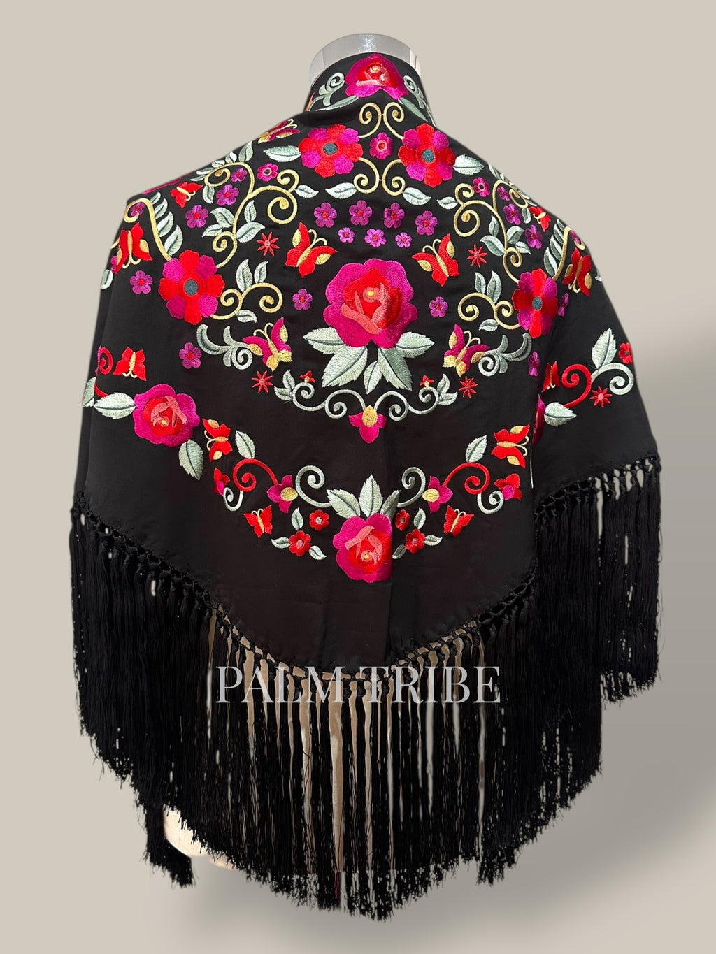 Mantoncillo fantasía negro bordado  colores