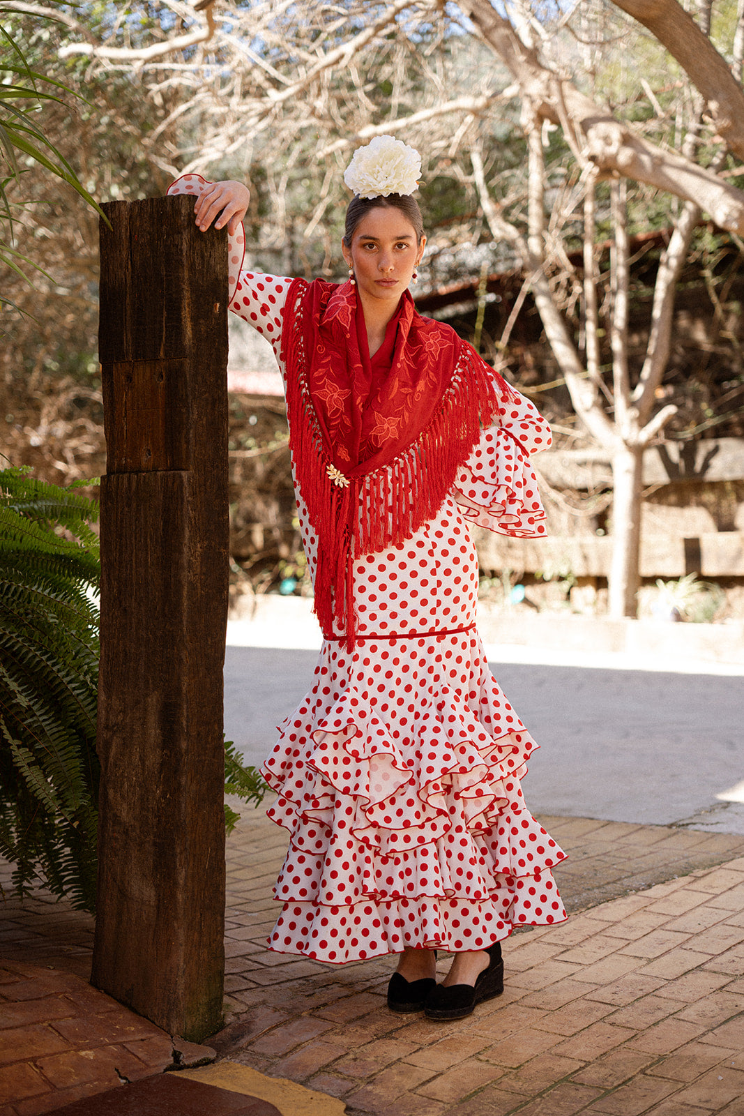 Traje de flamenca - Modelo Catalina Blanco Lunar rojo