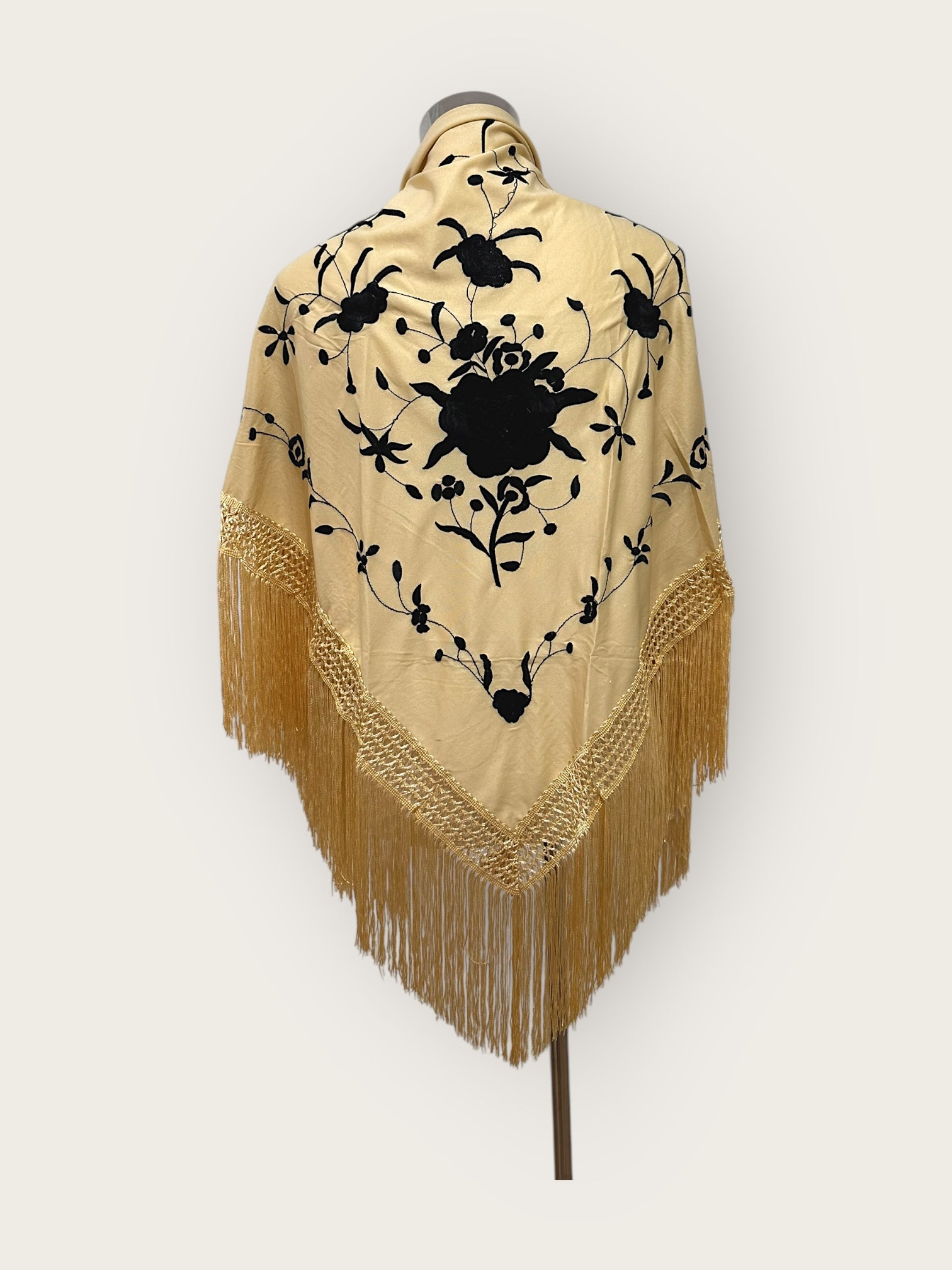 Mantoncillo Marfil con negro