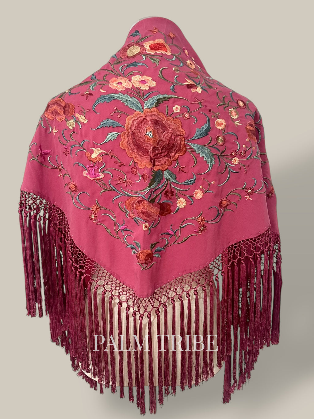 Mantoncillo Jaleo Rosa ponche bordado rosados