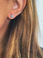 Pendiente botón cristal celeste