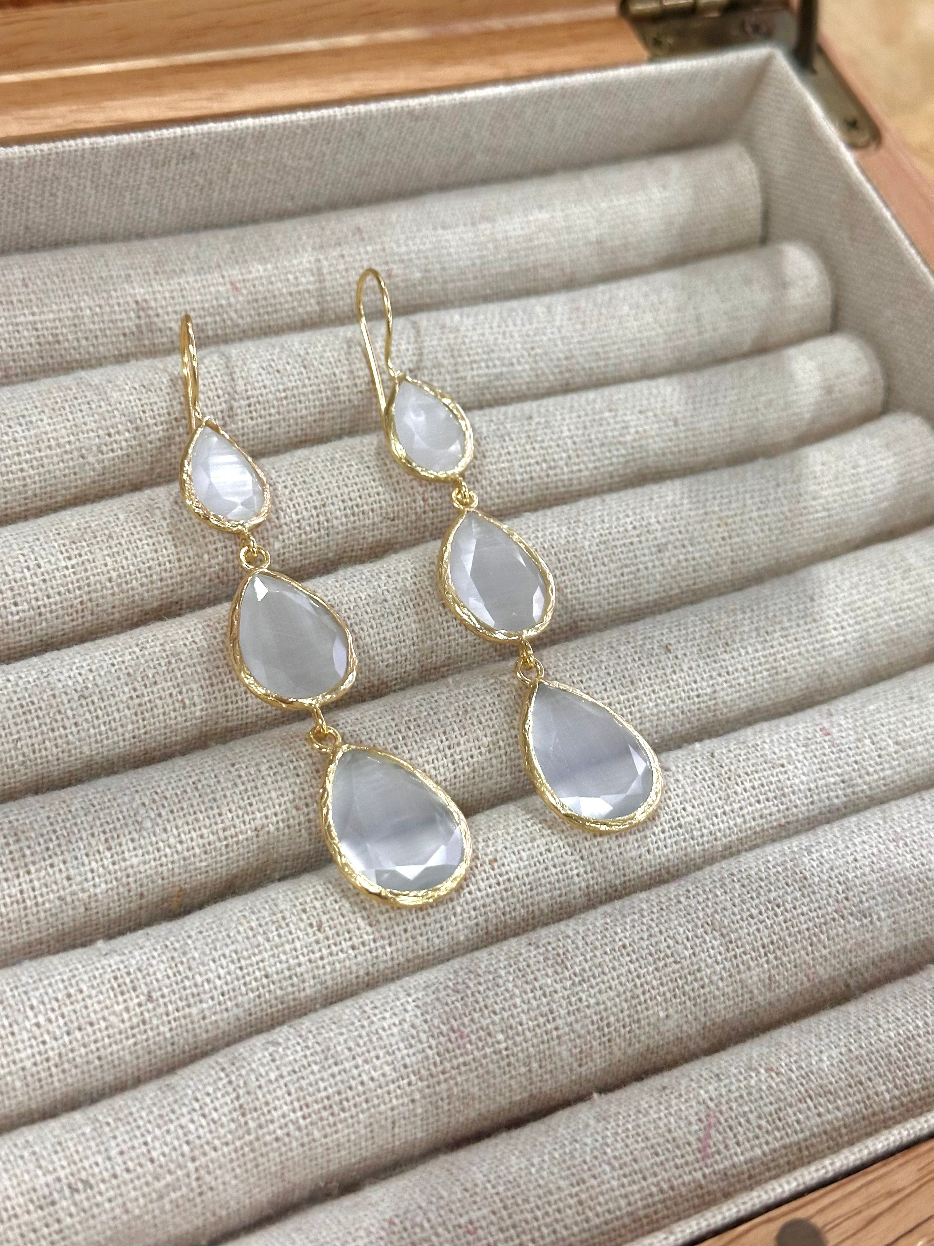 Pendientes Lágrima triple blanco