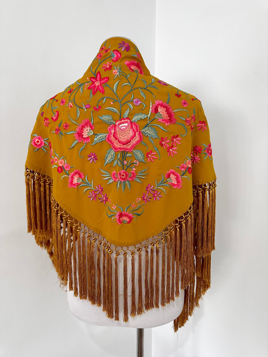 Mantoncillo Clavelines Albero bordado Pastel