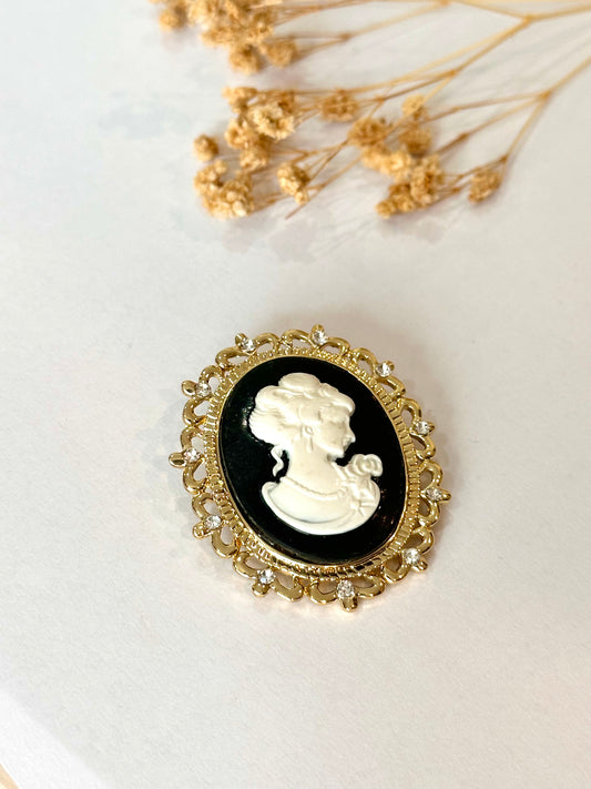 Broche camafeo negro y blanco