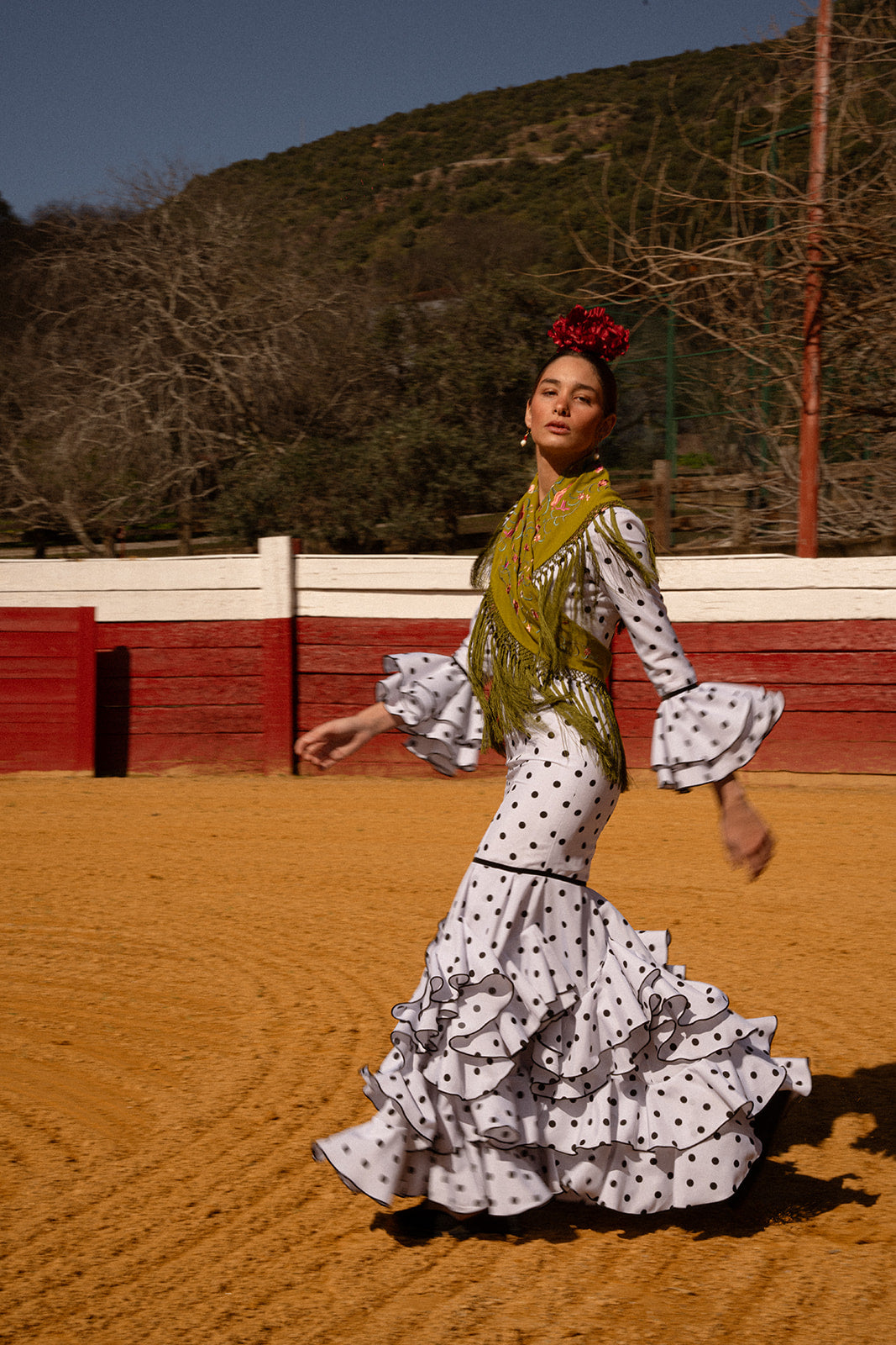 Traje de flamenca - Modelo Catalina blanco y Negro