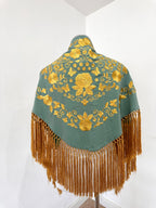 Mantoncillo Fantasía Verde agua bordado y flecado con dorado