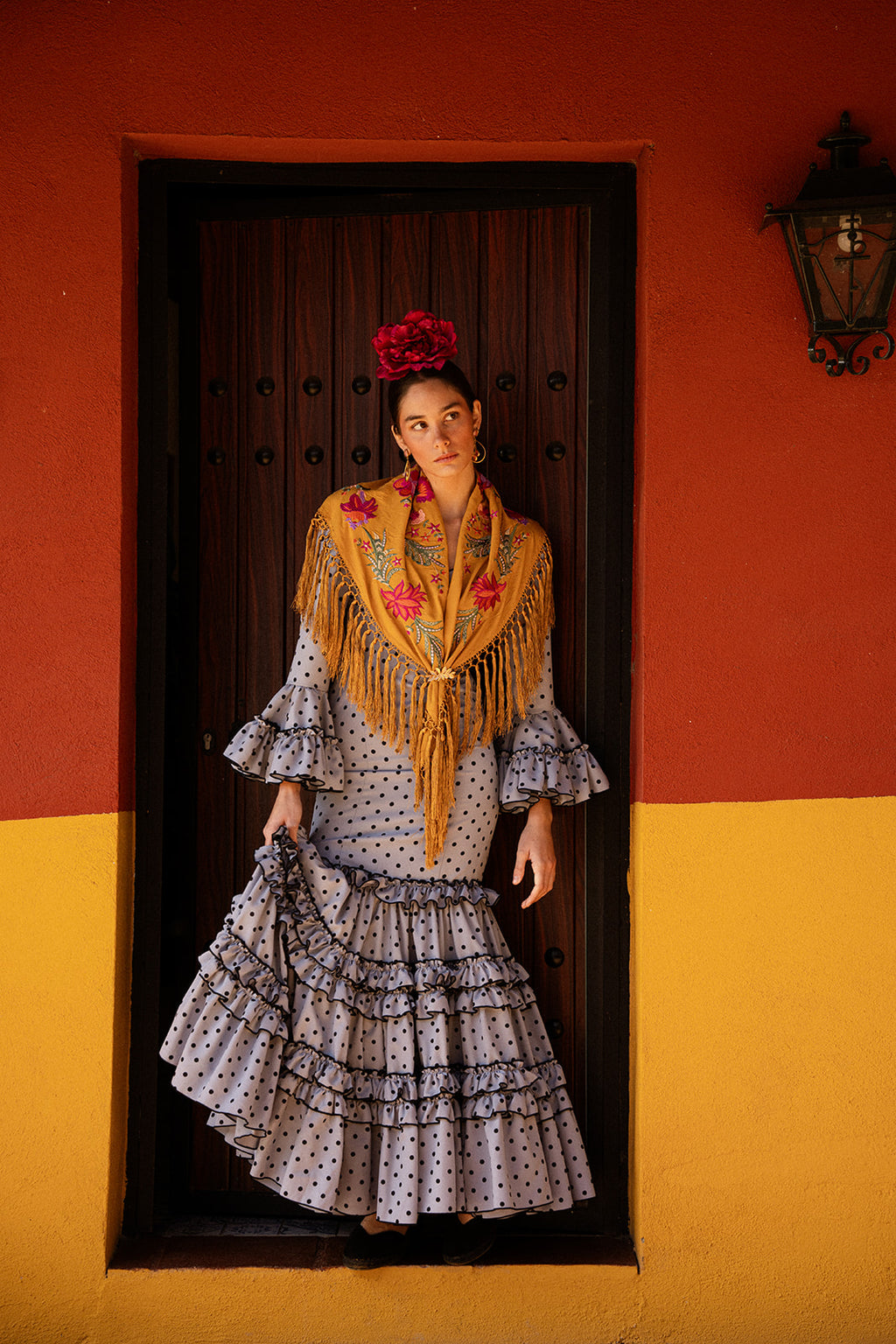 Traje de Flamenca - Modelo Clavel Gris y Negro