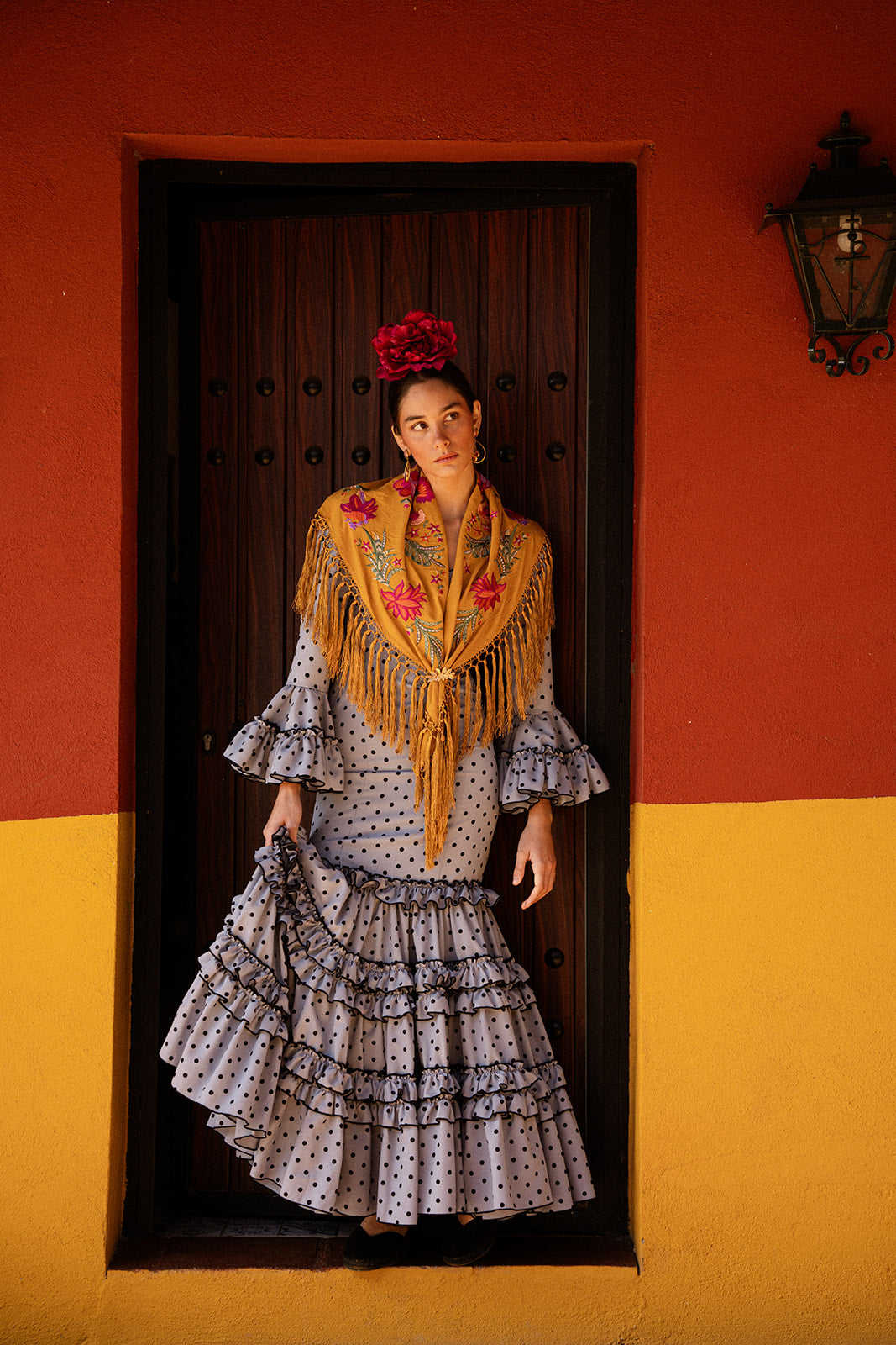 Traje de Flamenca - Modelo Clavel Gris y Negro