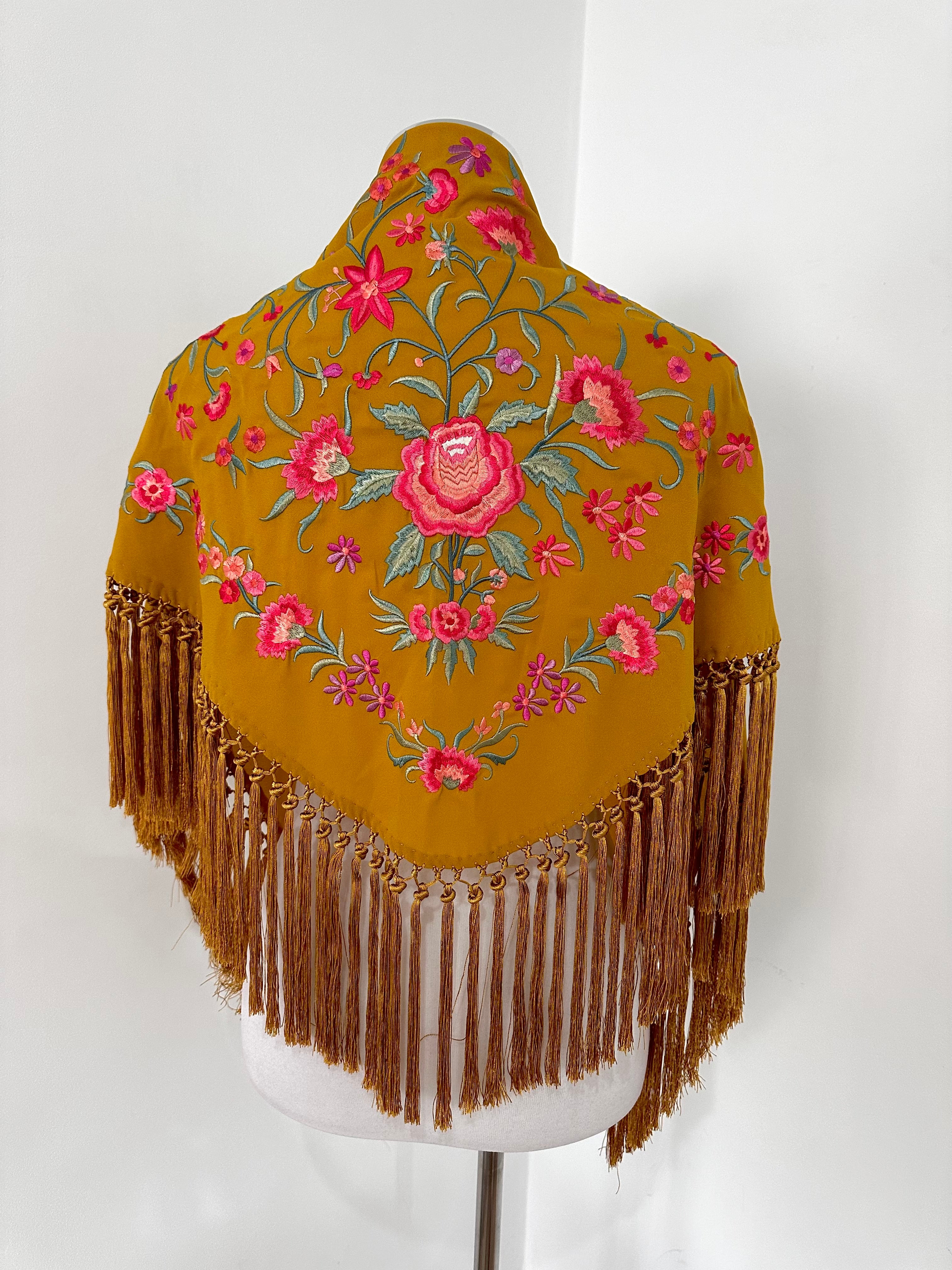 Mantoncillo Clavelines Albero bordado Pastel