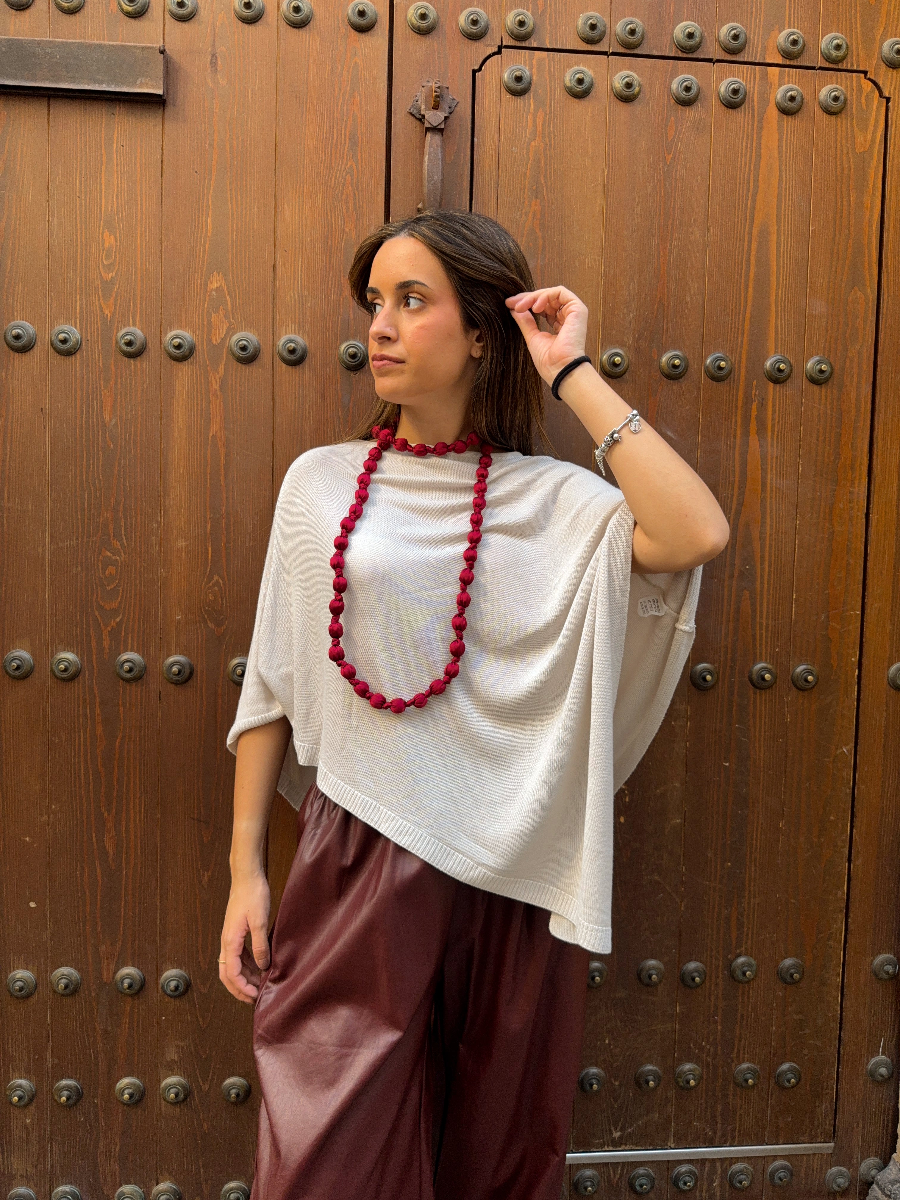 Collar Bolas Burdeos