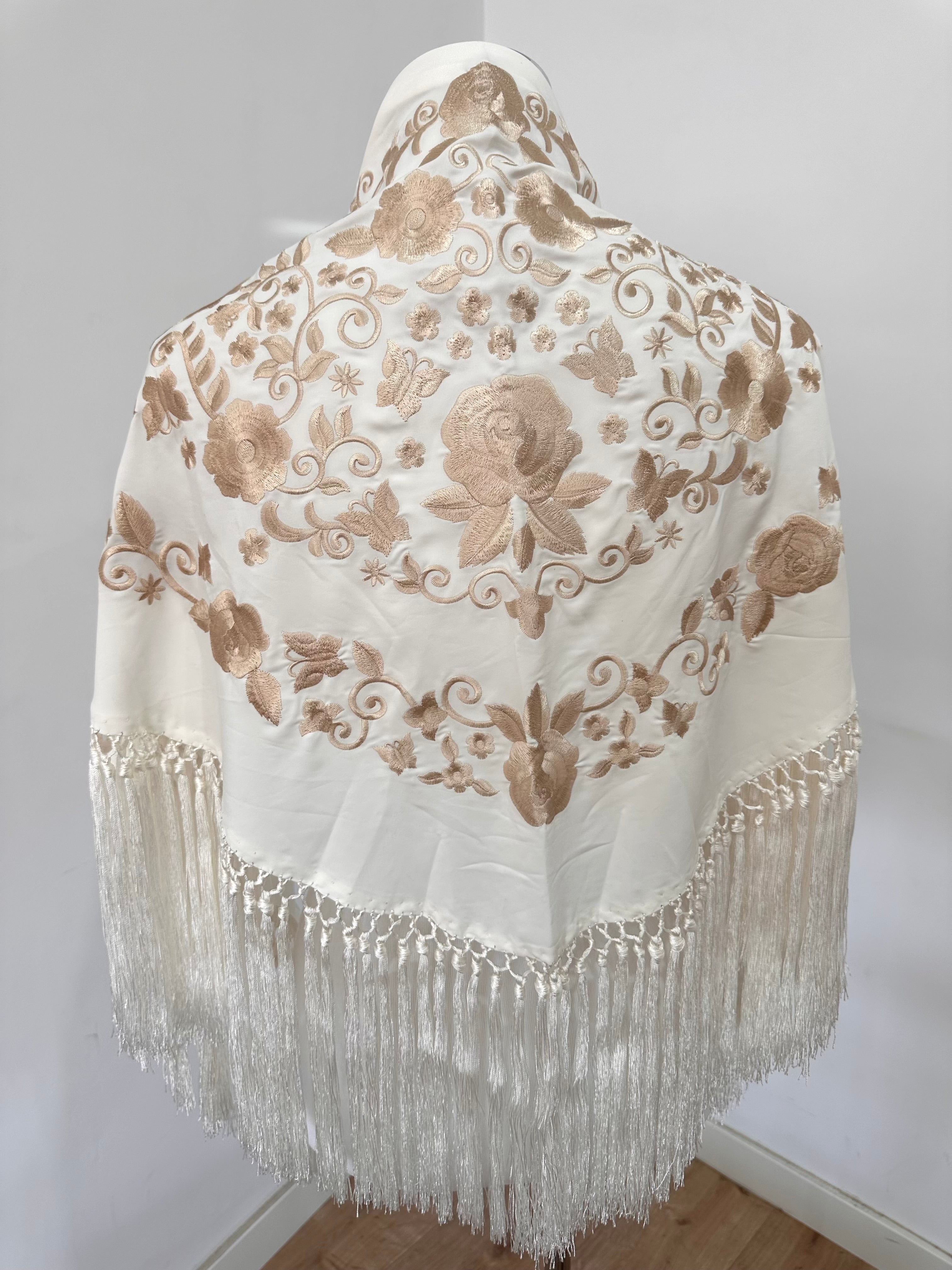 Mantoncillo Fantasía Blanco bordado en Marfil