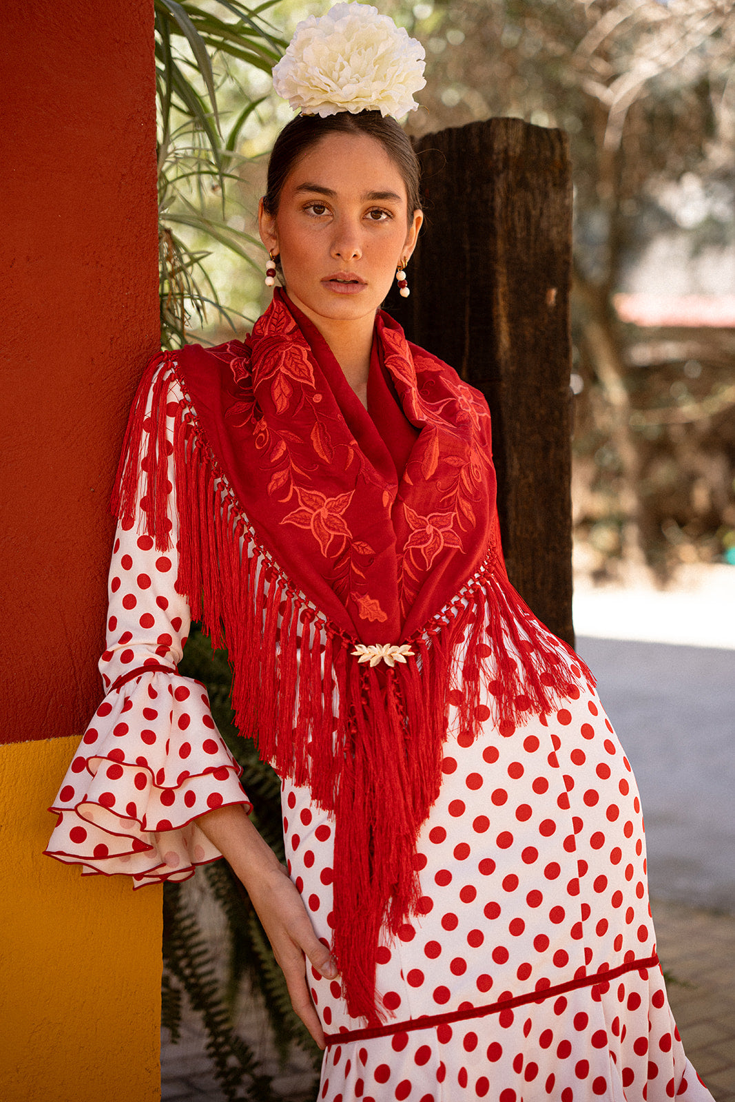 Traje de flamenca - Modelo Catalina Blanco Lunar rojo