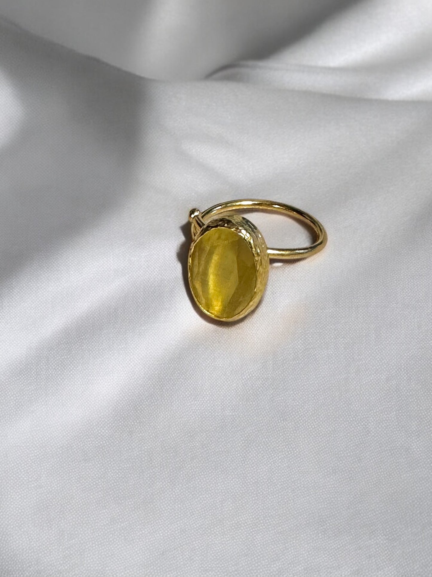 Anillo Óvalo Cristal amarillo