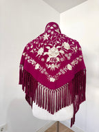 Mantoncillo Clavelines Buganvilla bordado blanco