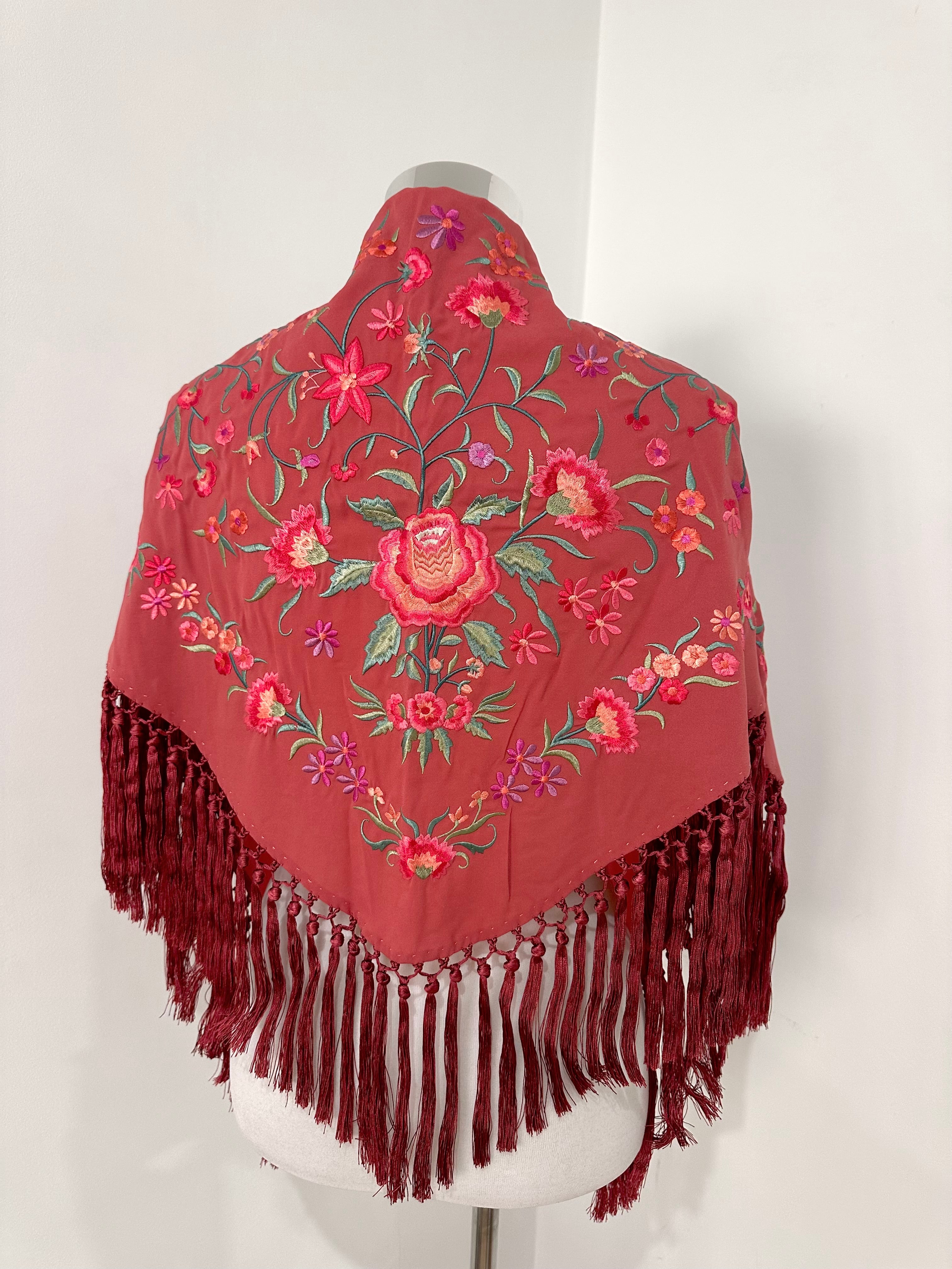 Mantoncillo Clavelines Salmón bordado pastel