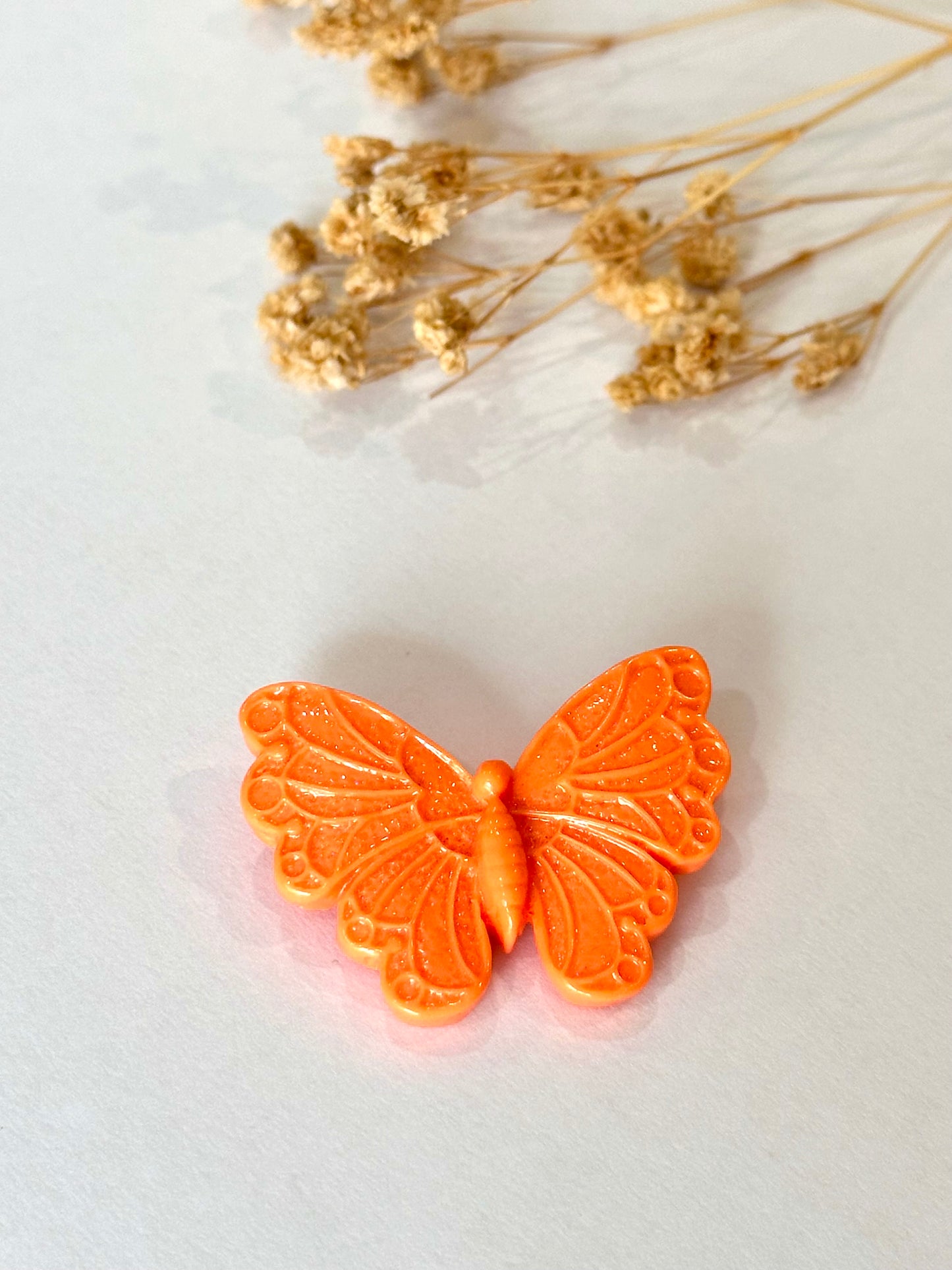 Broche mariposa naranja