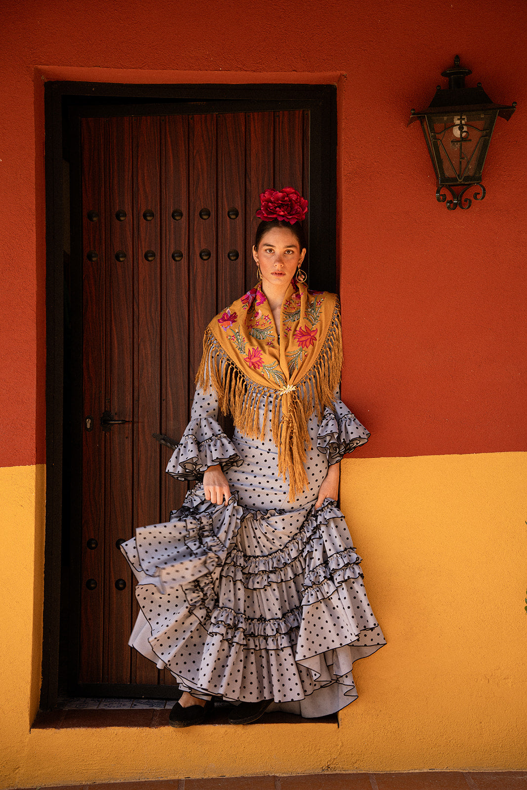 Traje de Flamenca - Modelo Clavel Gris y Negro