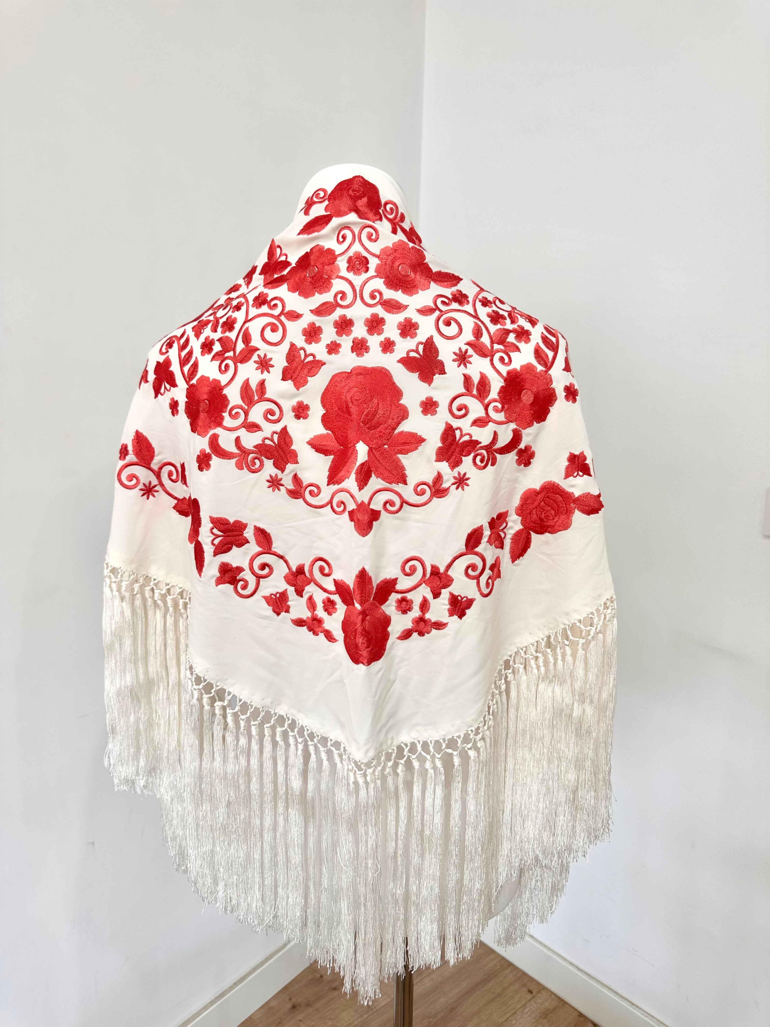 Mantoncillo Fantasía Blanco bordado Coral