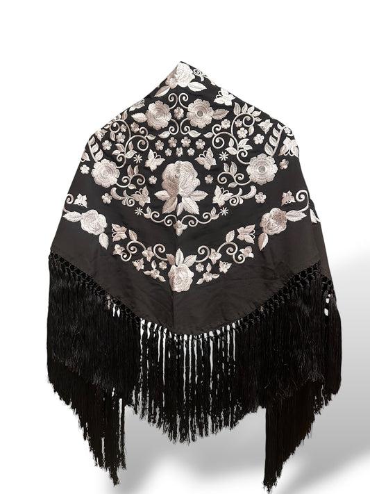 Mantoncillo fantasía negro bordado blanco
