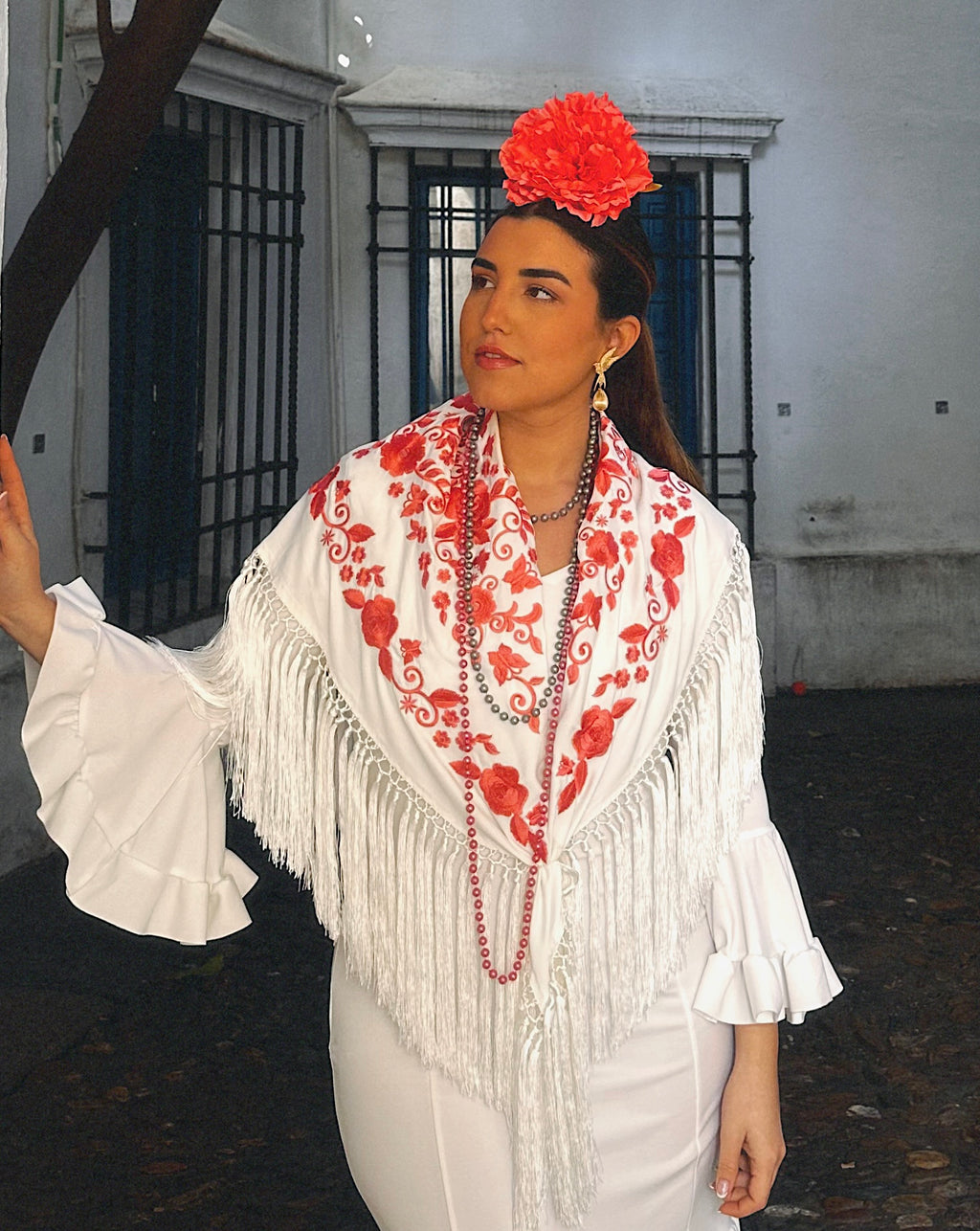 Mantoncillo Fantasía Blanco bordado Coral