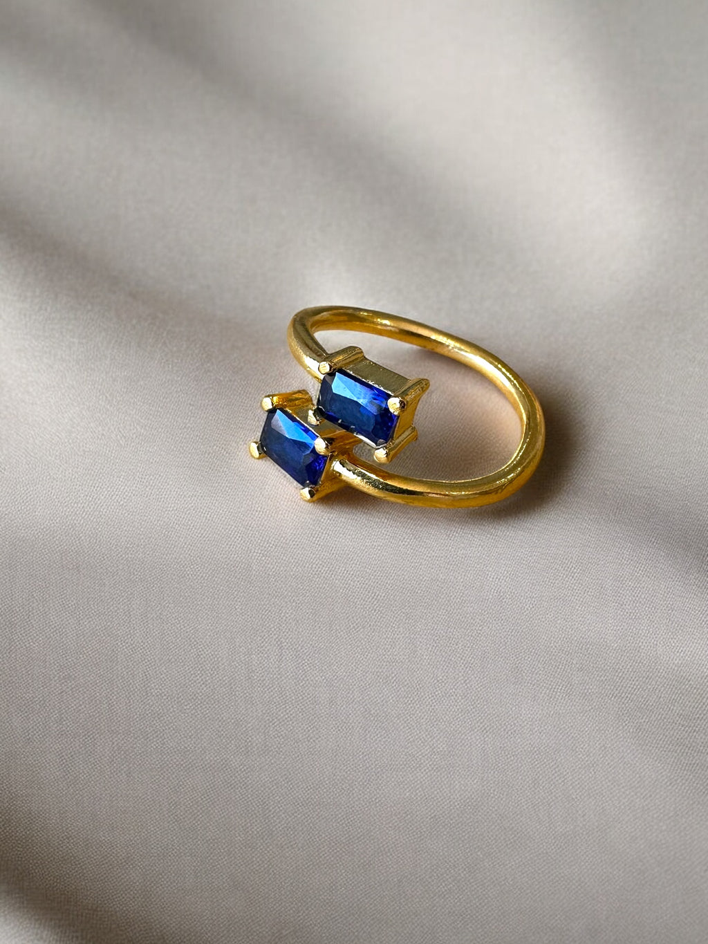Anillo dúo  circonita azul electrico