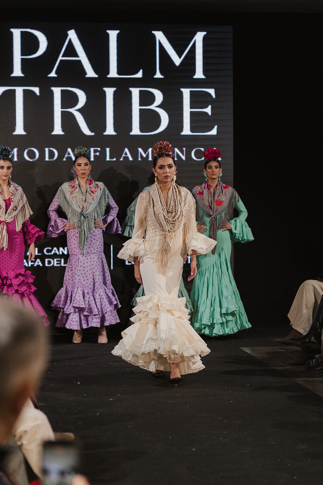 Traje de Flamenca - Modelo Macarena Blanco Roto