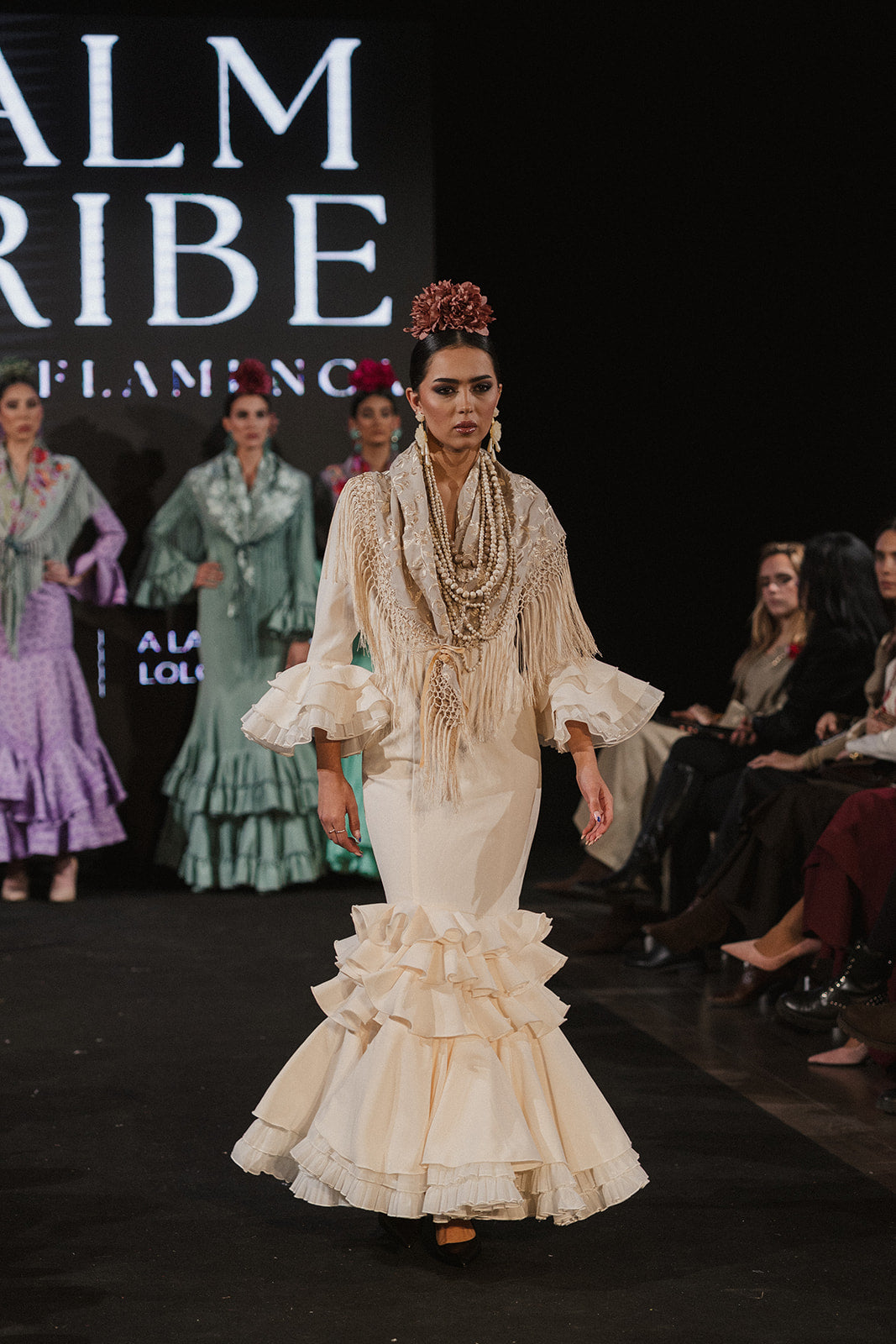 Traje de Flamenca - Modelo Macarena Blanco Roto