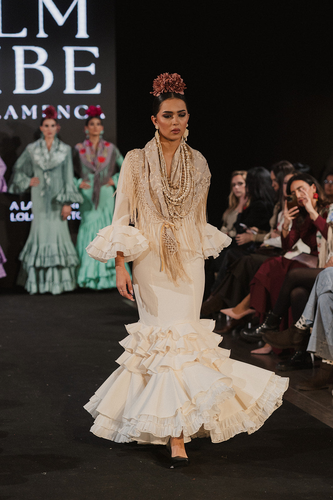 Traje de Flamenca - Modelo Macarena Blanco Roto