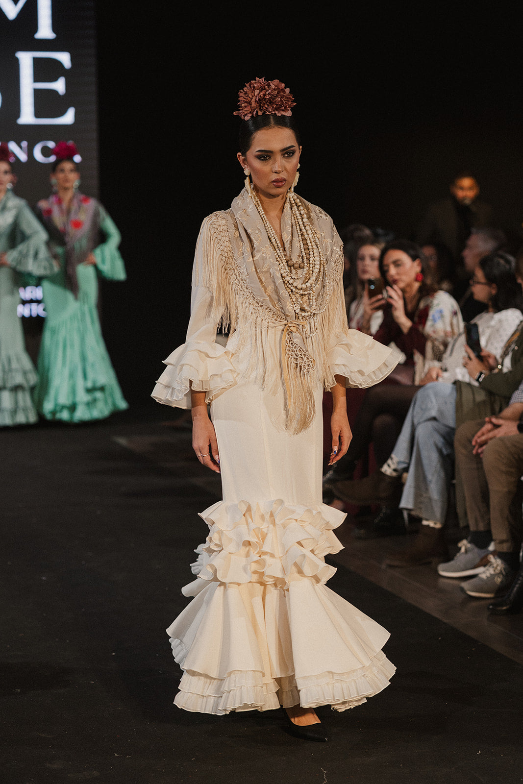 Traje de Flamenca - Modelo Macarena Blanco Roto