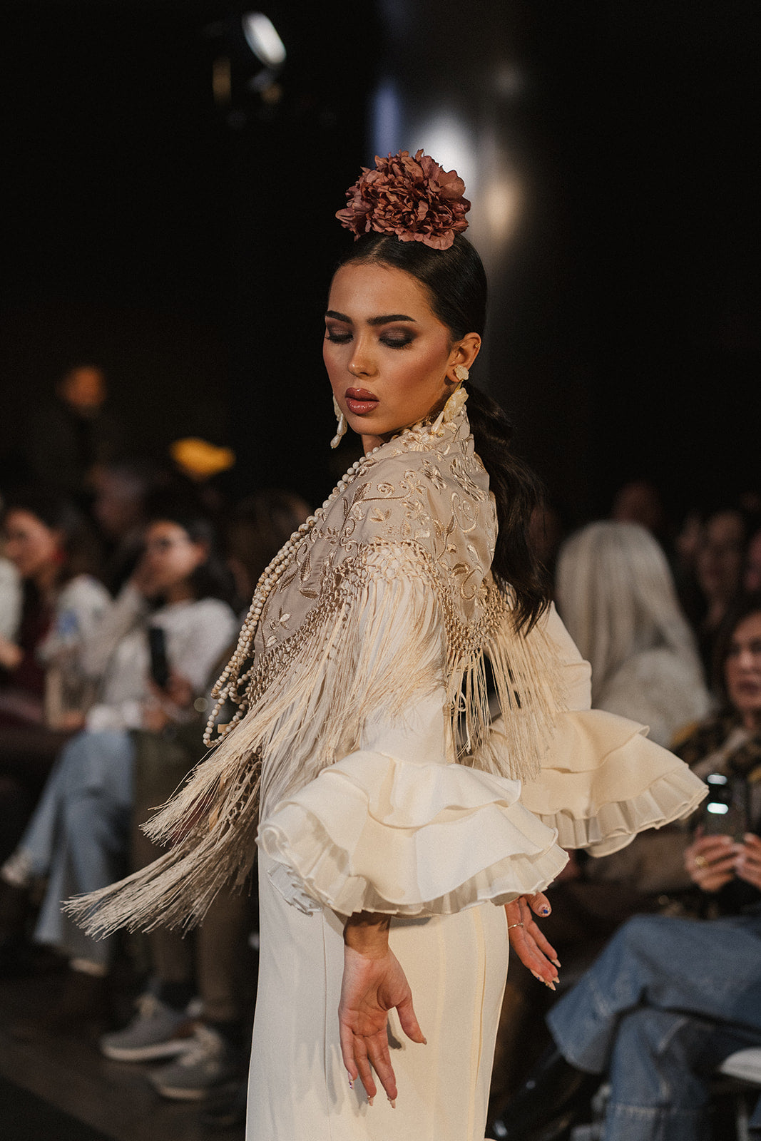 Traje de Flamenca - Modelo Macarena Blanco Roto