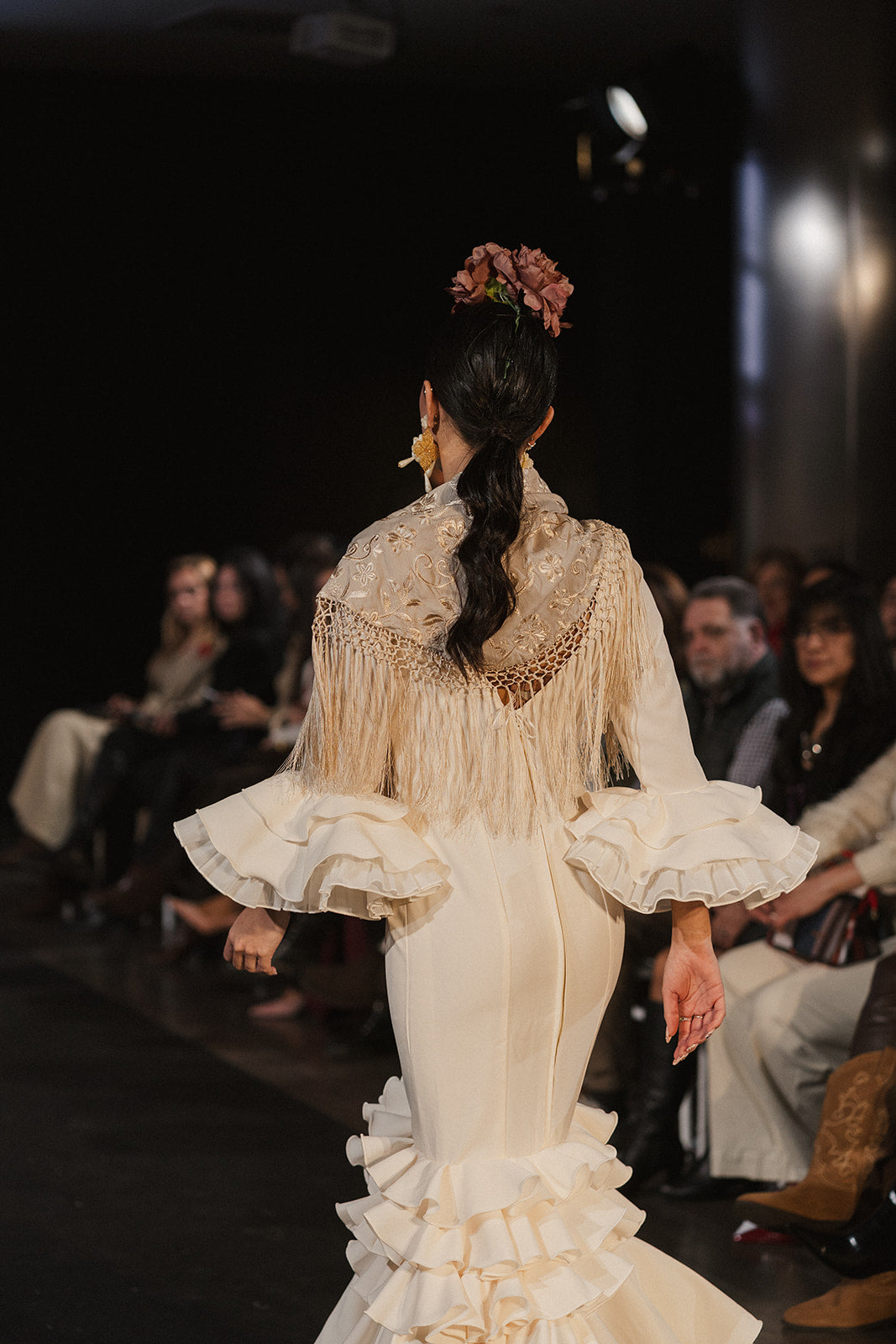 Traje de Flamenca - Modelo Macarena Blanco Roto