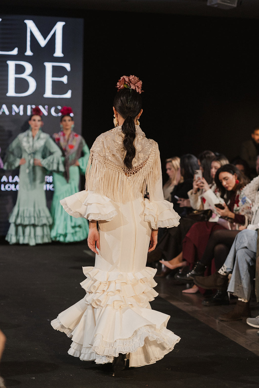 Traje de Flamenca - Modelo Macarena Blanco Roto