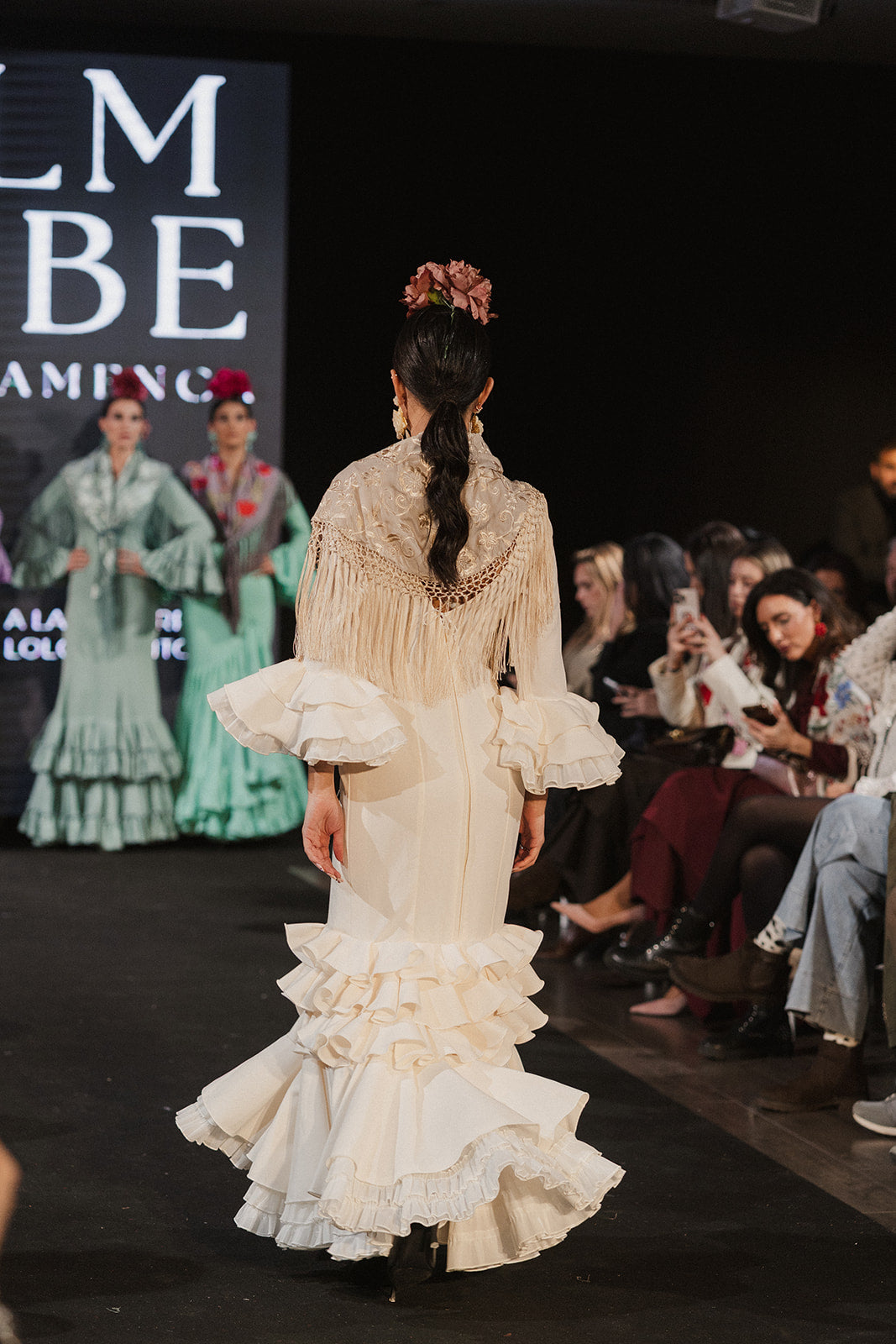 Traje de Flamenca - Modelo Macarena Blanco Roto
