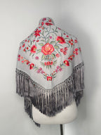 Mantoncillo Clavelines Gris bordado Pastel